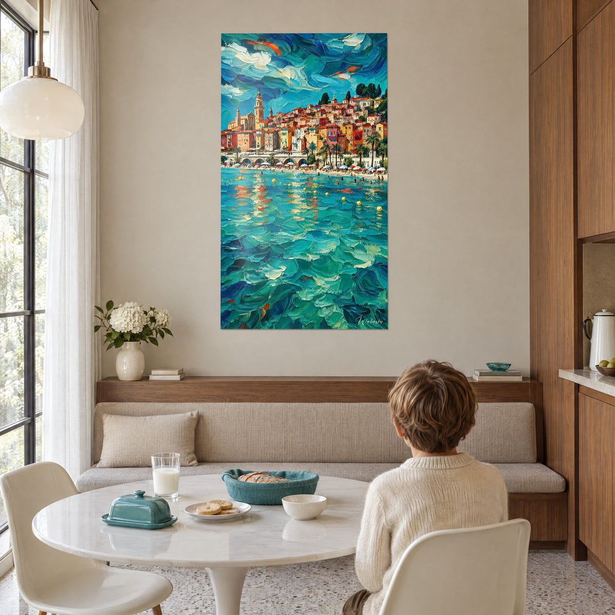 Schilderij zomerse baai met terracottadaken en gele klokkentoren, citroengele boeien op jadegroen water, tegenover een witte ronde tafel