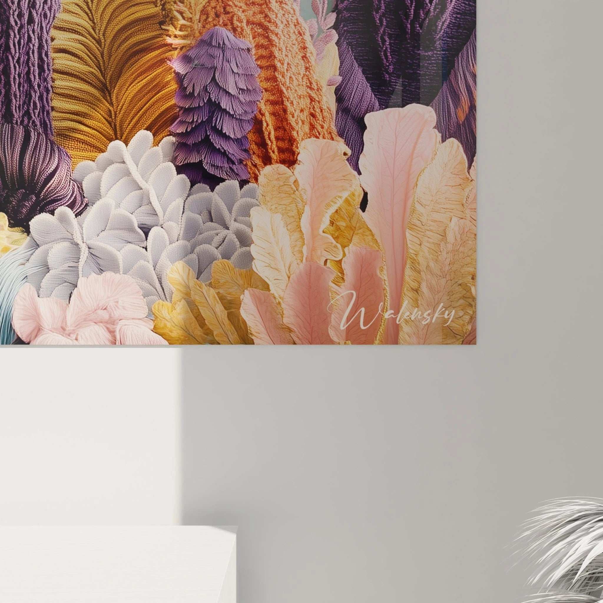 Un tableau textile marin montrant un jardin sous-marin crocheté avec structures coralliennes volumineuses en turquoise, violet, orange et rose, présentant différentes techniques textiles pour créer un écosystème marin stylisé aux textures variées et couleurs vibrantes.