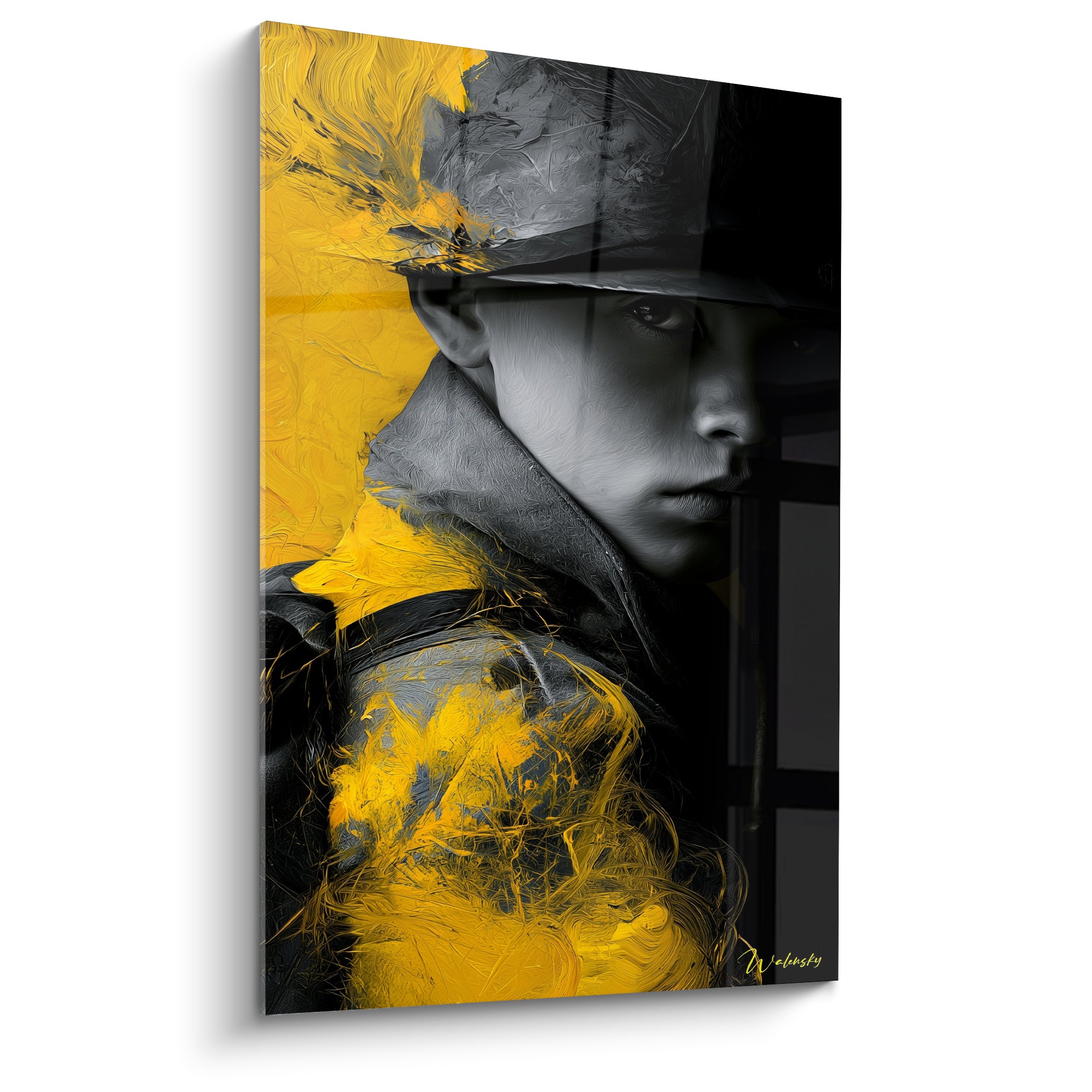 Portrait militaire au chapeau gris et vêtement noir, éclats de peinture jaune vif texturée