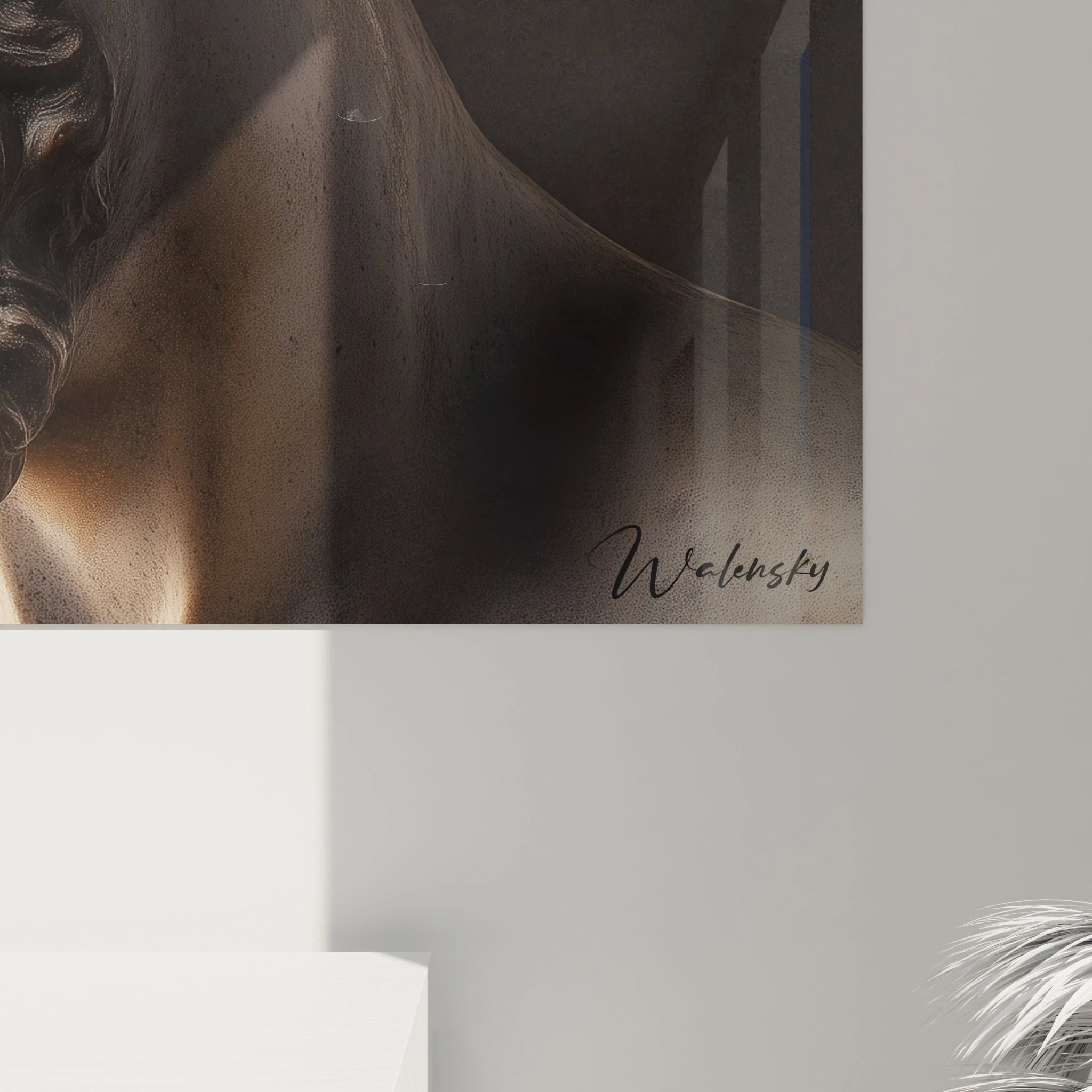 Un tableau mythes et légendes présentant un profil de satyre aux traits expressifs et cornes imposantes. Œuvre monochrome aux tons terre et bronze, avec surfaces polies et rugueuses créant un effet de profondeur, mise en valeur par un fond obscur.