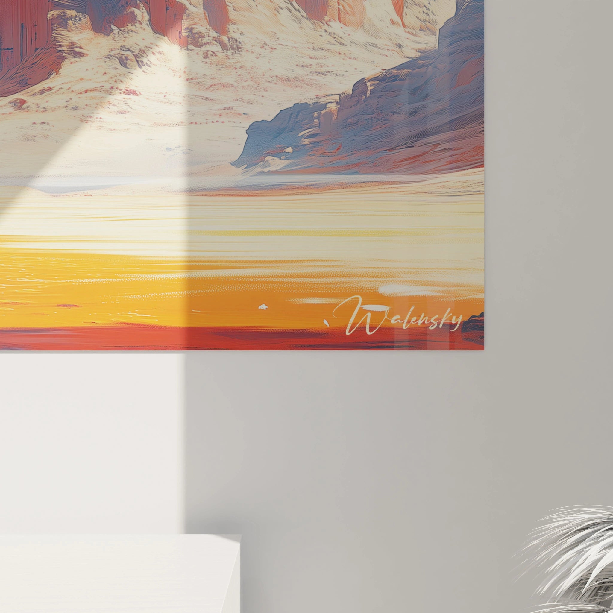 Un tableau désert présentant des structures rocheuses verticales aux teintes orangées et rougeâtres, baignées de lumière chaude sur fond de ciel bleu cobalt et nuages blancs, avec des ombres profondes créant du relief.