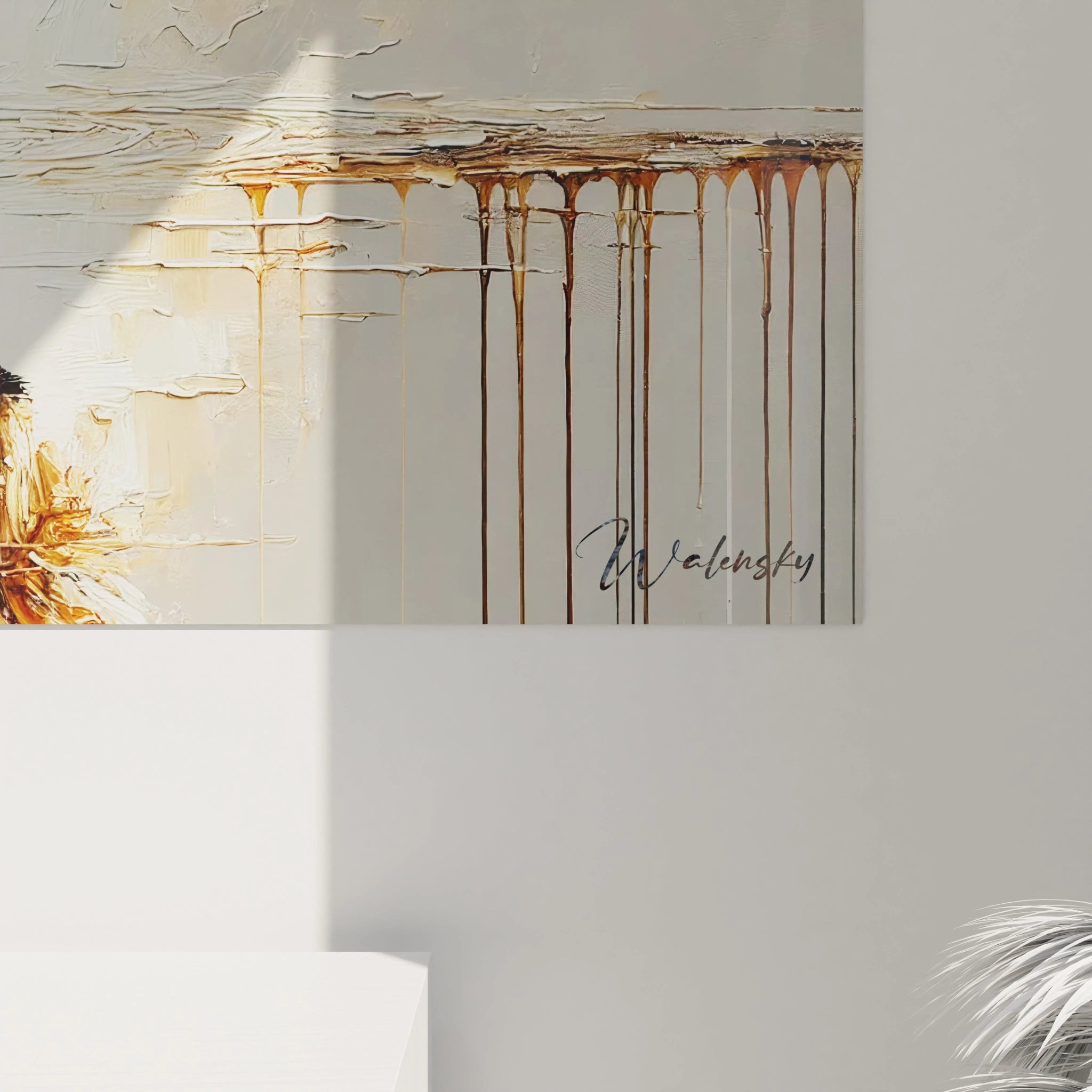 Une vue rapprochée de ce tableau lion révèle les détails de sa texture riche et de ses reflets abstraits. Cette œuvre moderne est parfaite pour enrichir un espace intérieur avec un design élégant.