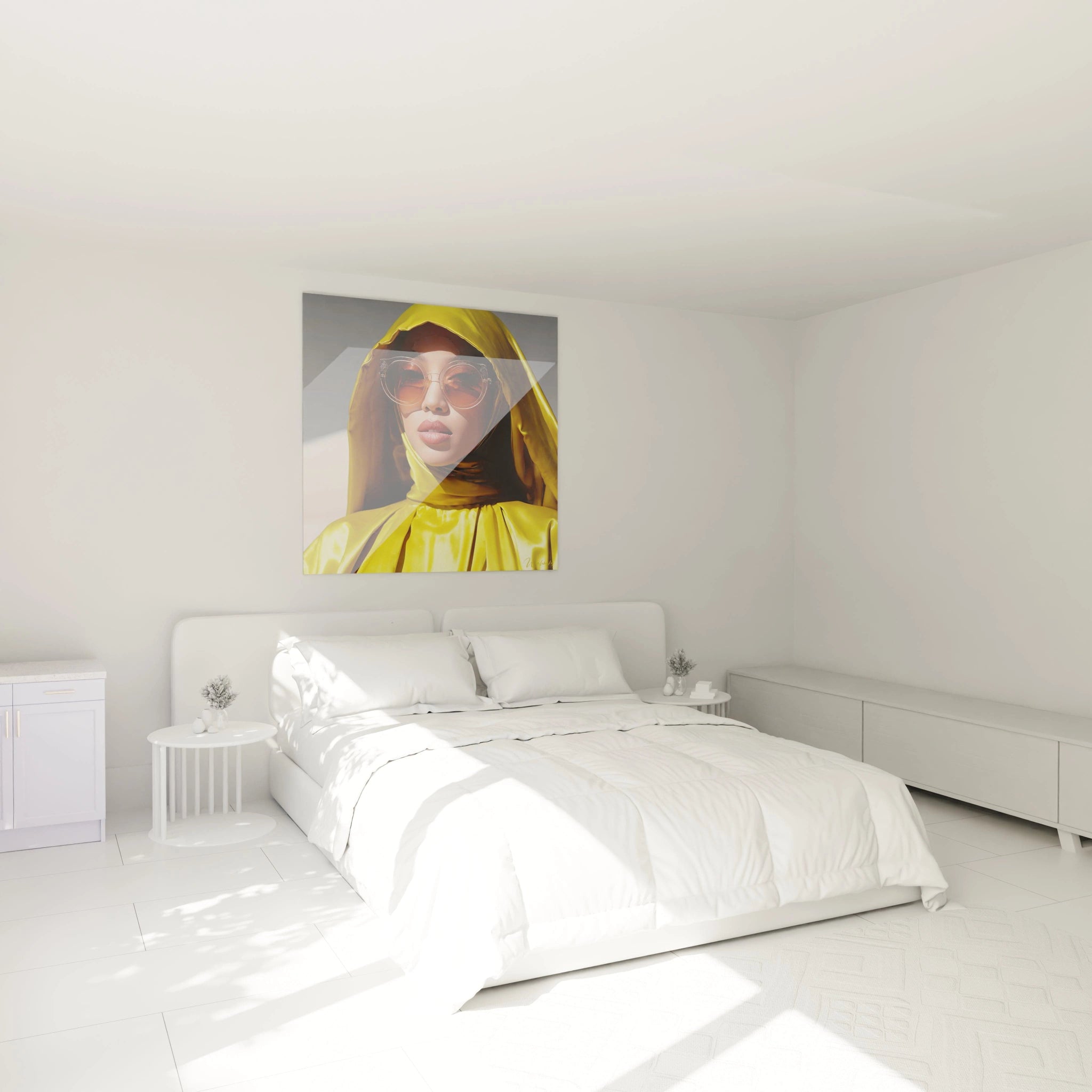 Tableau mural mode haute couture avec modèle en manteau jaune dans une chambre moderne