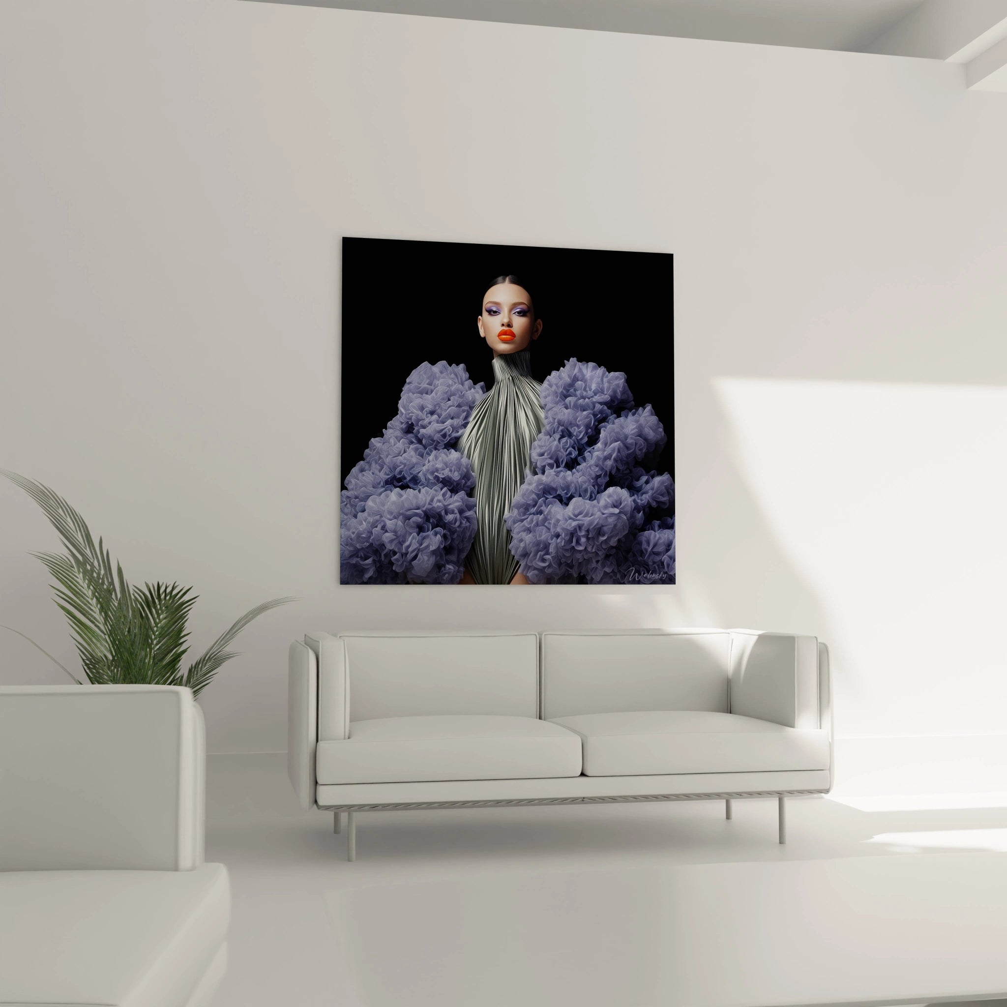 Tableau mural mode futuriste avec une femme portant un manteau en fleurs violettes sur fond noir