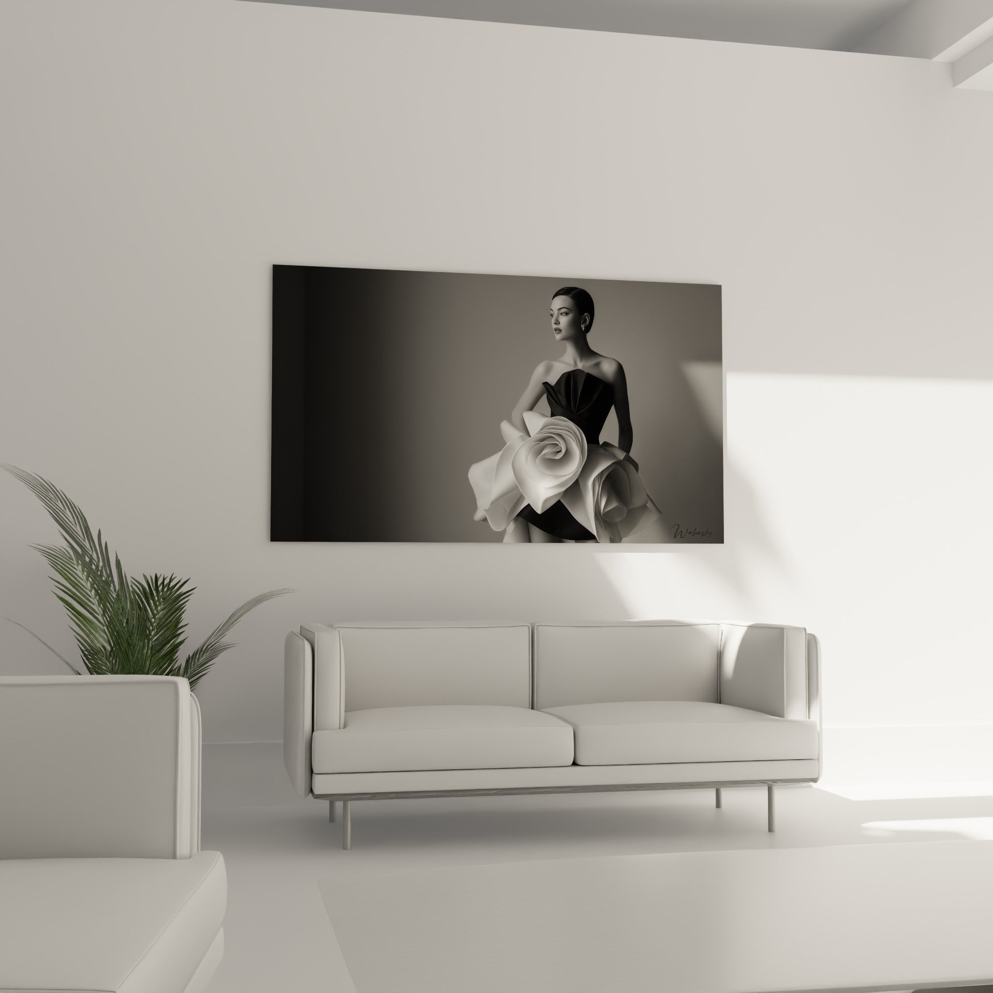 Portrait élégant en noir et blanc avec fleur ivoire, au-dessus d'un canapé dans un salon lumineux