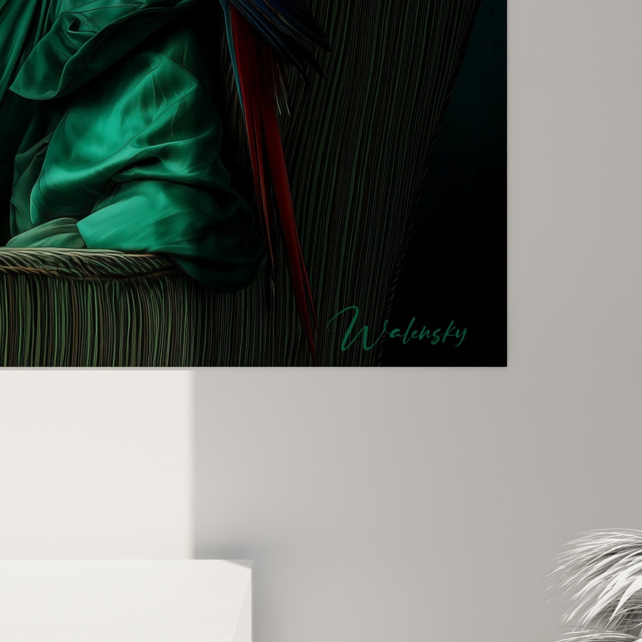 Détail de la toile montrant les drapés vert émeraude et les plumes rouges texturées du perroquet accroché au mur