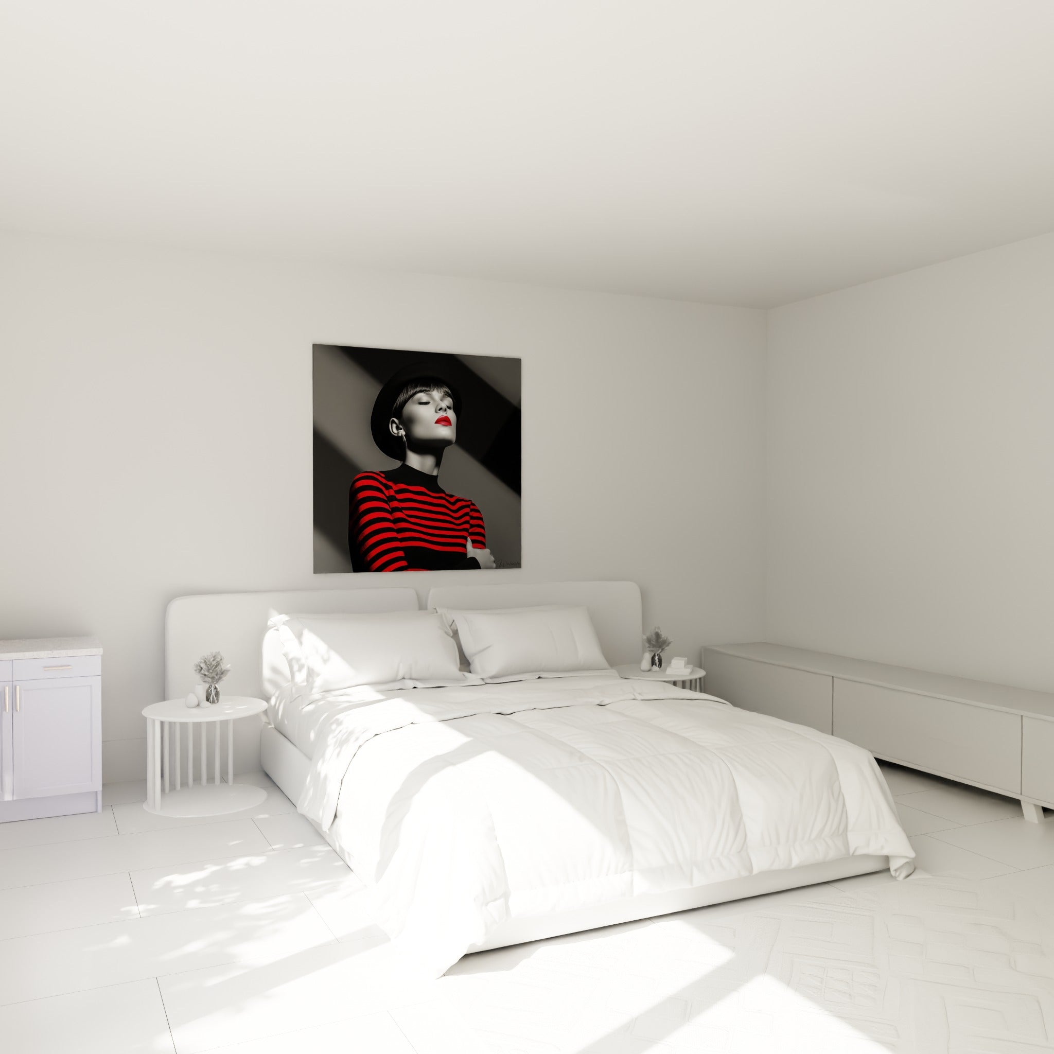 Cette œuvre Mode vintage aux rayures rouges et noires trône au-dessus d'un lit dans une chambre claire
