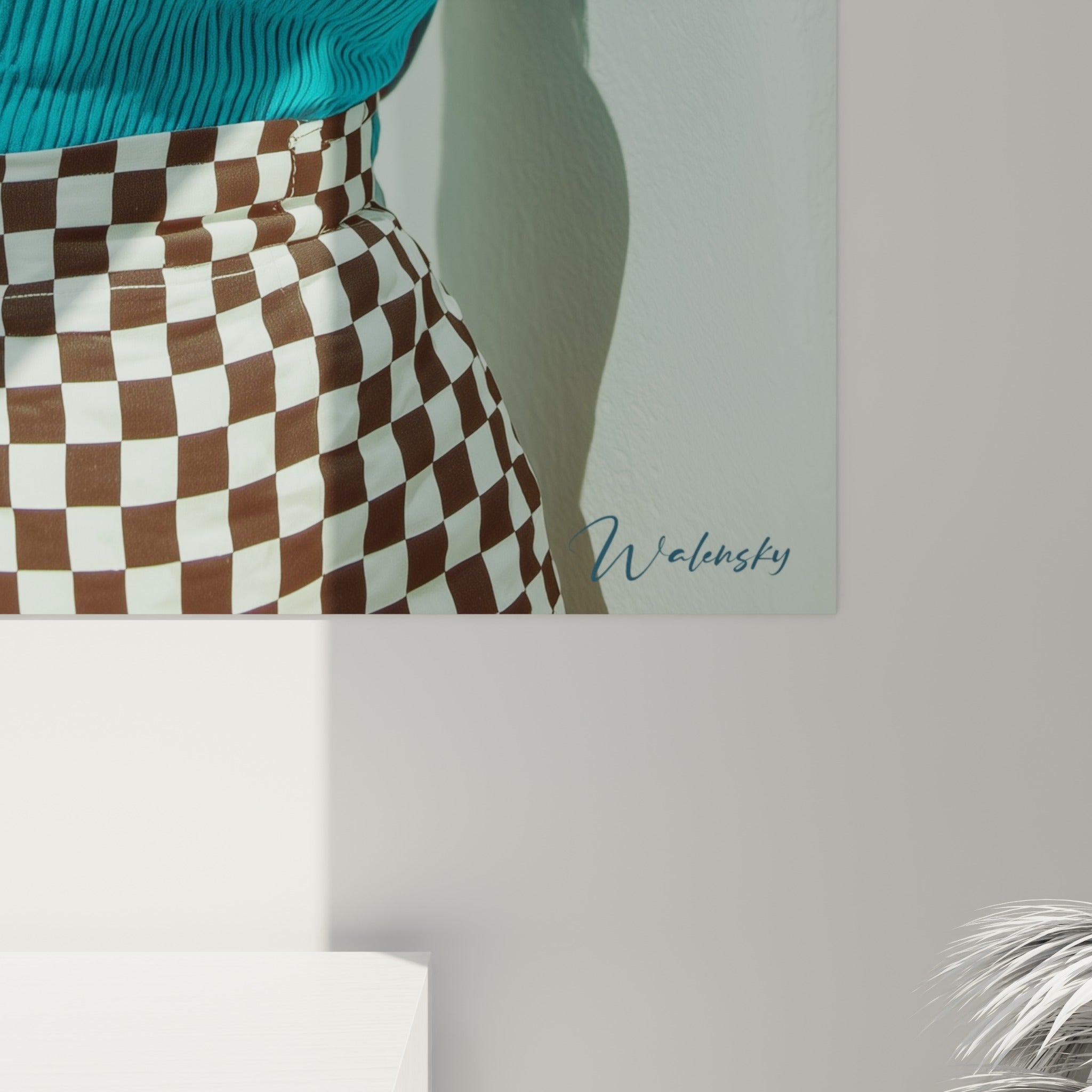 Grain de l'impression révélant les nuances du turquoise et du bleu marine sur la toile encadrée