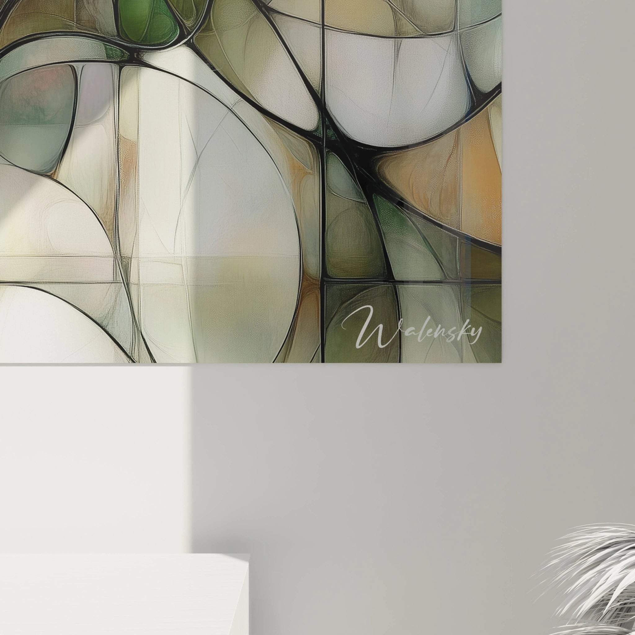 Un tableau peinture contemporaine abstrait aux contours noirs distincts, avec des tons verts, orange et beige, et des textures douces et translucides sur un fond clair et structuré.