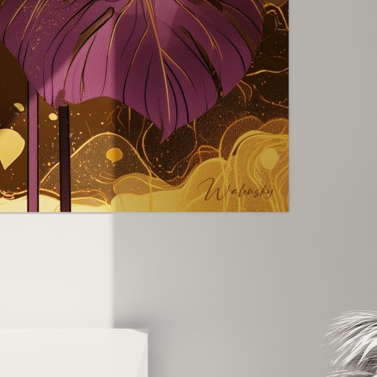 Détail des nervures dorées et du violet profond des feuilles de Monstera, grain scintillant visible