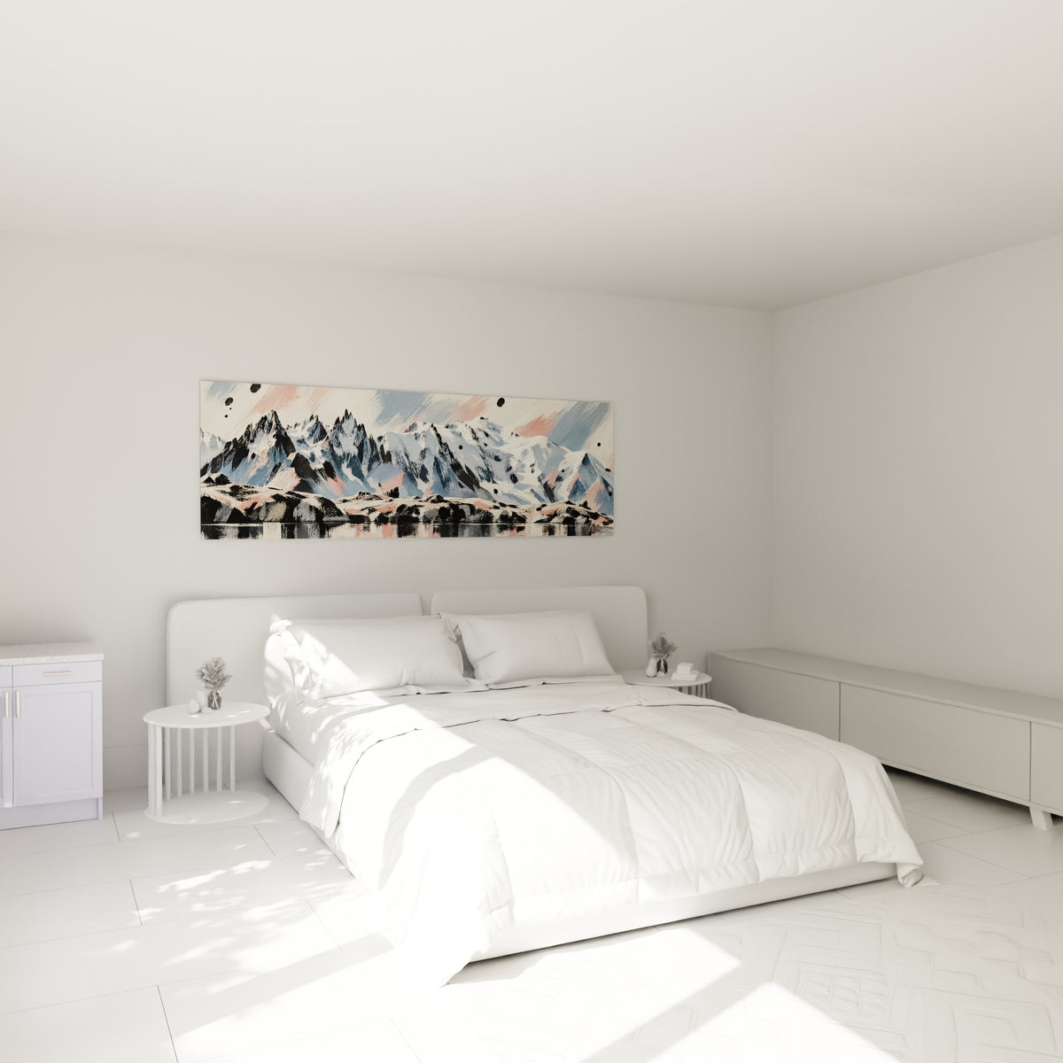 Sommets alpins bleu glacier et rose saumon surplombant un lac, au-dessus d'un lit dans une chambre claire
