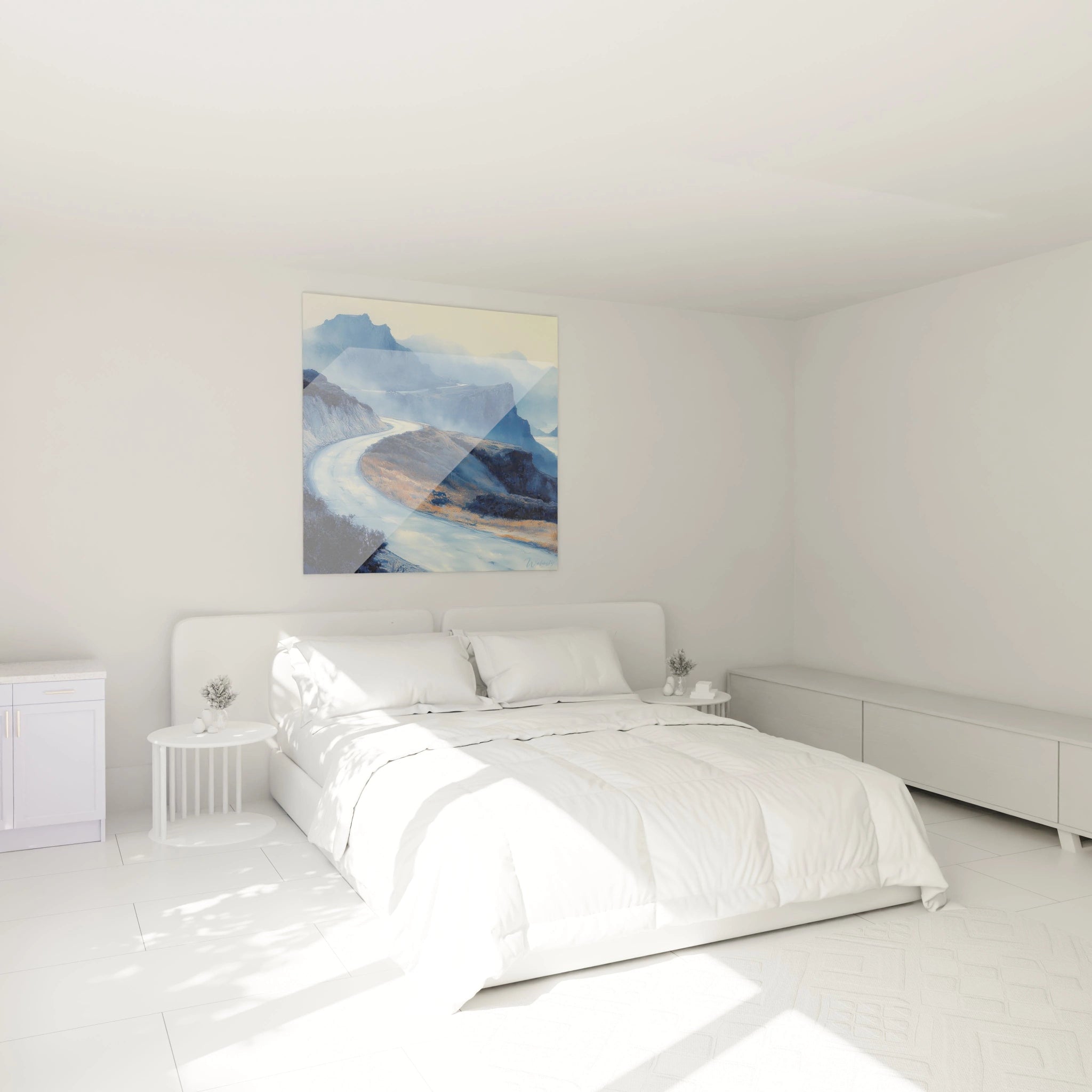 Un tableau montagne capturant une chaîne de sommets enveloppés de brume matinale, où serpente un chemin clair entre des falaises escarpées. Les teintes bleues dominent la composition, rehaussées par des accents dorés sur les versants, créant une profondeur atmosphérique saisissante.