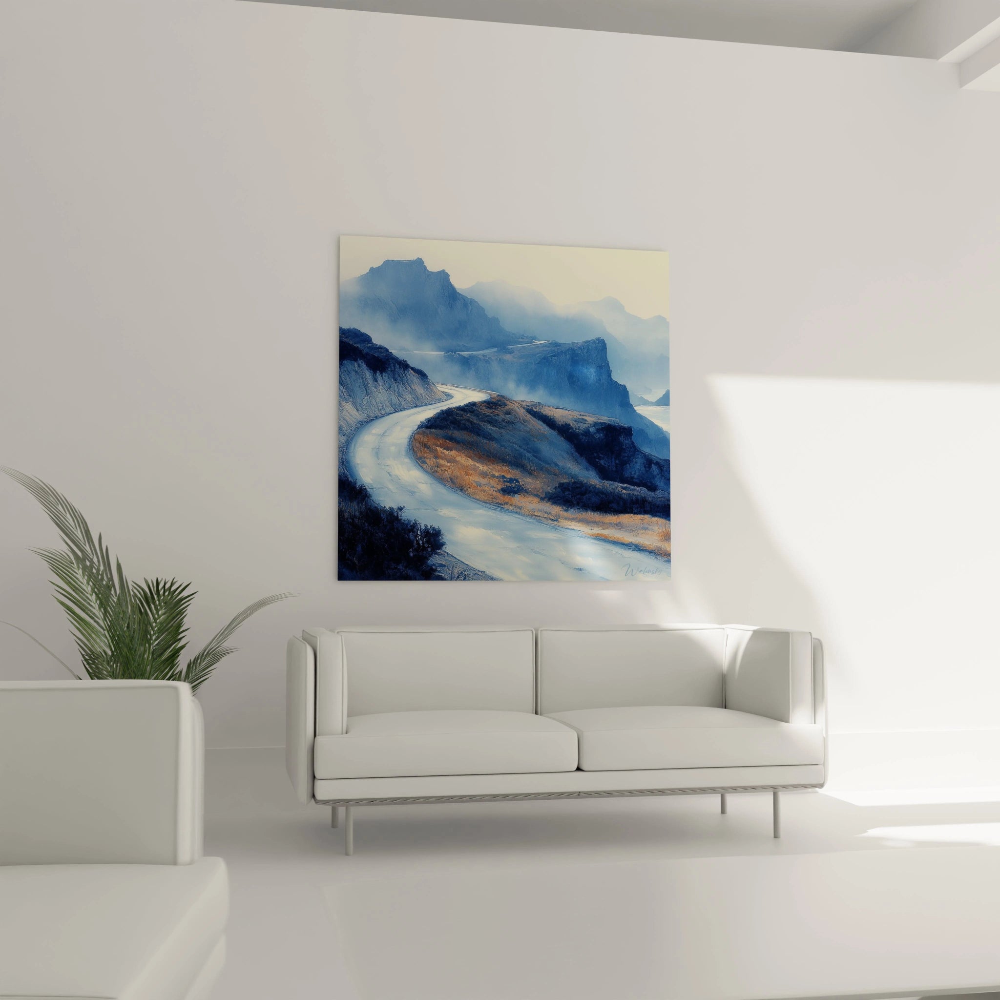 Un tableau montagne illustrant un panorama de hauts reliefs bleutés émergeant de nappes brumeuses, avec une voie sinueuse illuminée traversant le paysage. La texture picturale combine effets vaporeux et détails rocheux, dans une harmonie de bleus, de blancs et d'ocres dorés.