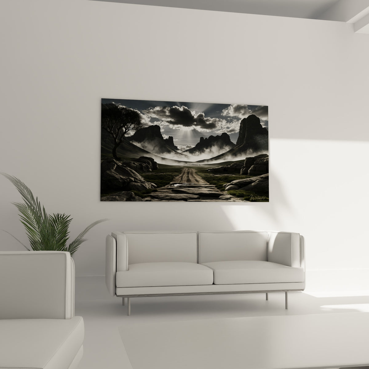 Montagne brumeuse aux nuances grises et noires au-dessus d'un canapé dans un salon lumineux