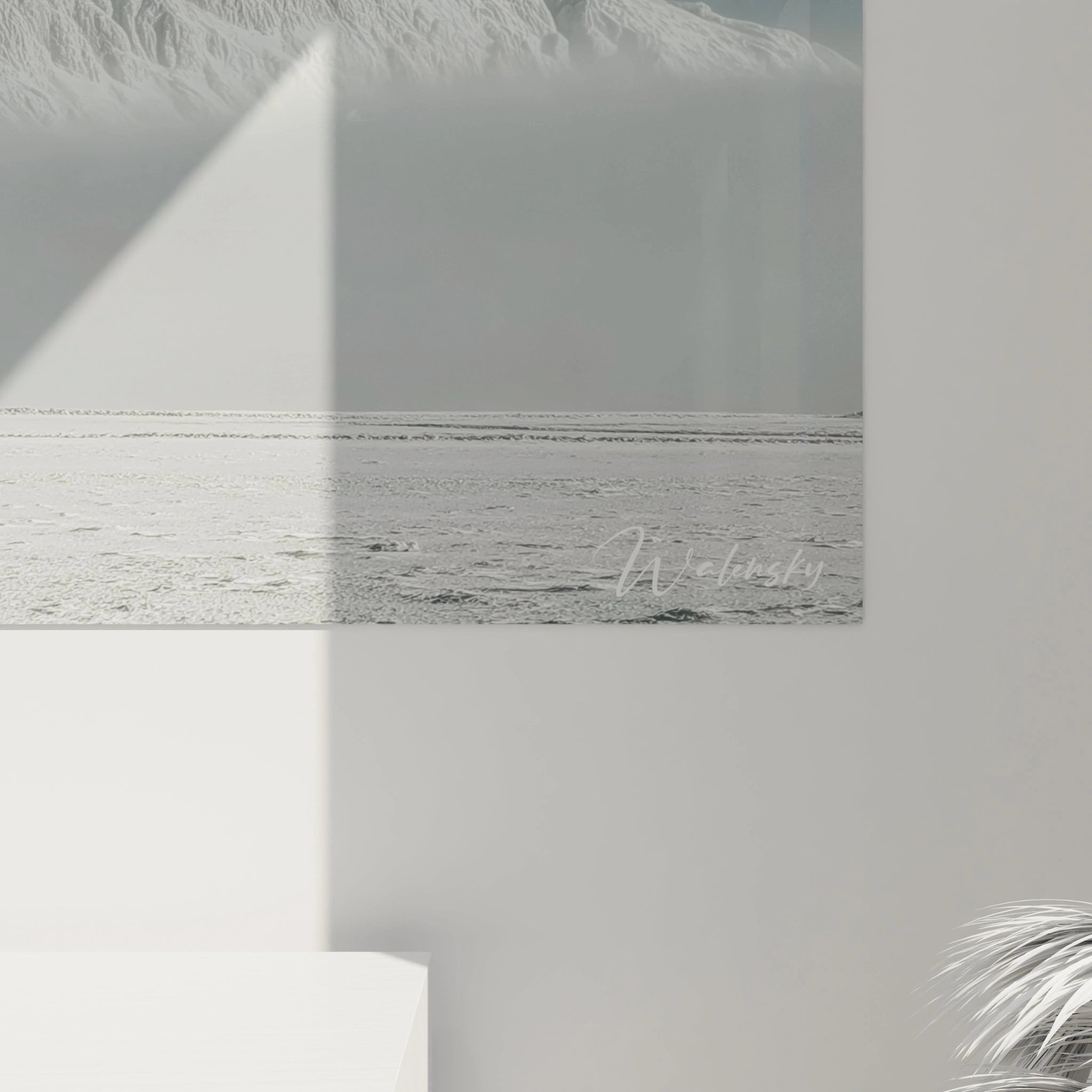 tableau montagne hivernale design Walensky tableau mural minimaliste en tons gris montrant paysage enneigé tranquille