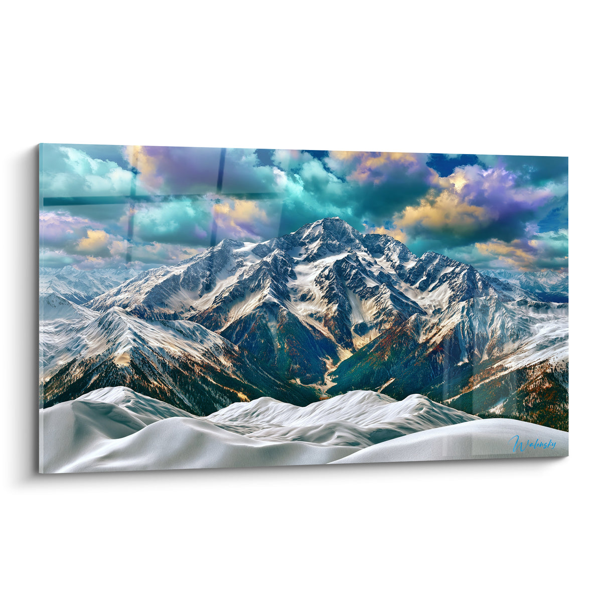 Sommet enneigé anthracite sous un ciel turquoise et violet, style pictural hyperréaliste sur toile
