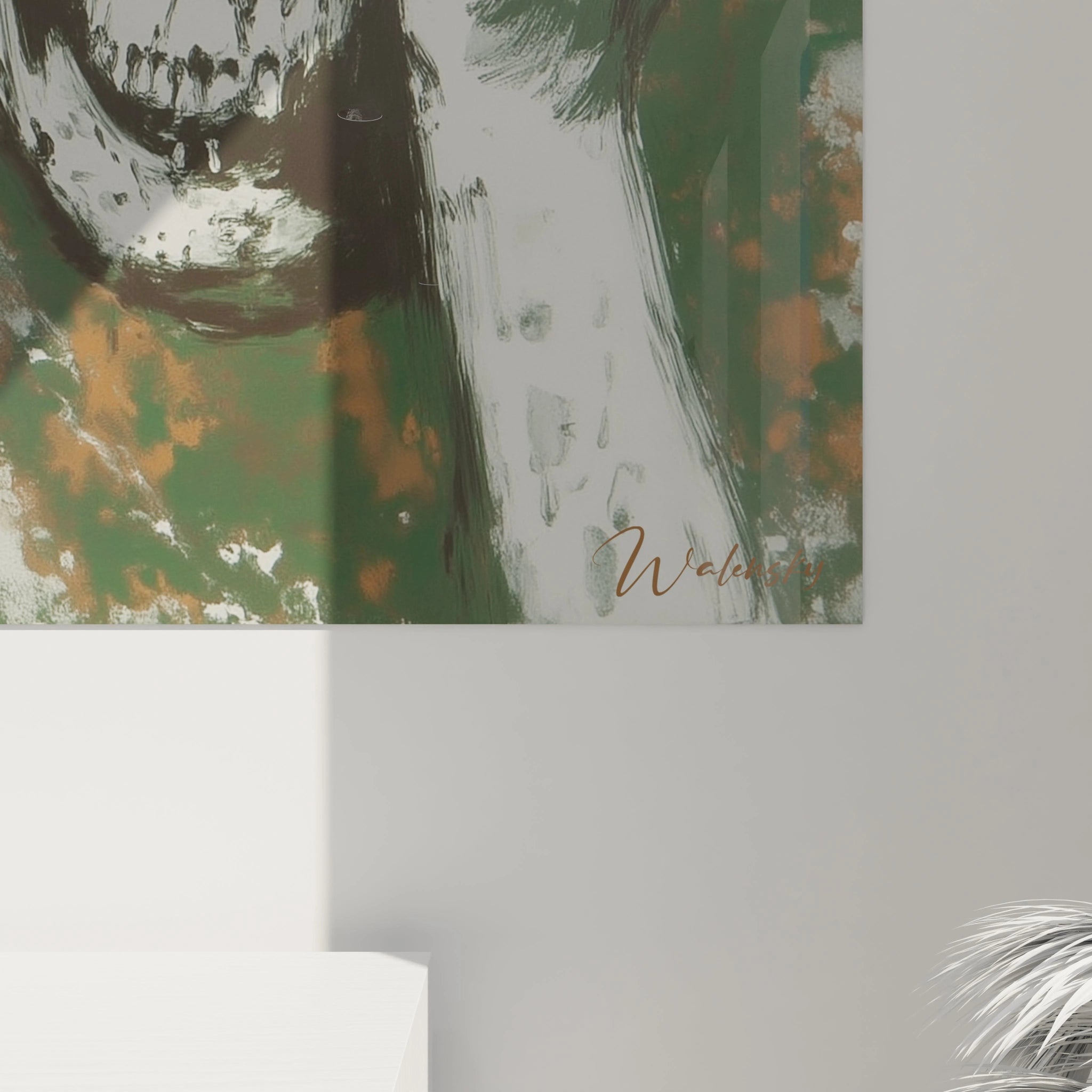 tableau vanité art mural Walensky vert et doré motif crâne abstrait posé au dessus d un meuble blanc