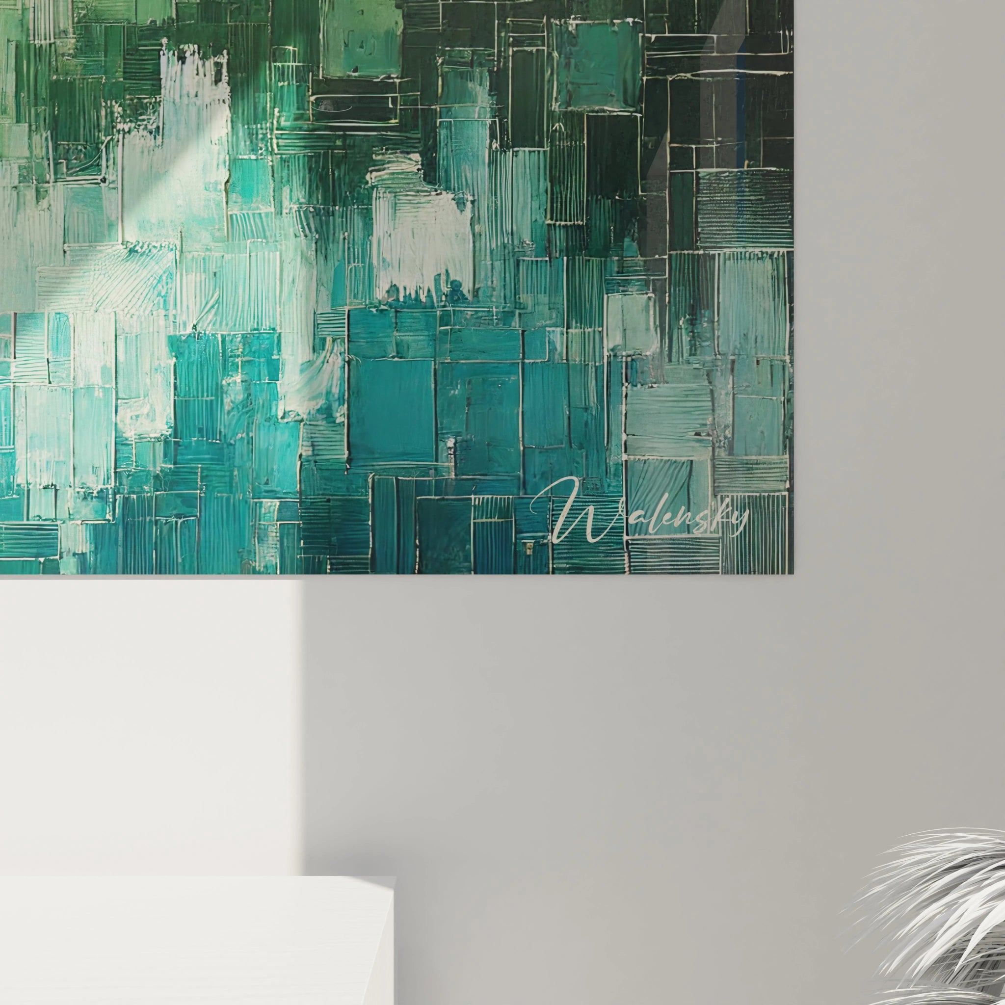 Vue rapprochée du tableau abstrait vert, dévoilant la texture des carrés et rectangles imbriqués. Les nuances émeraude et blanches offrent une perspective organique et fluide.