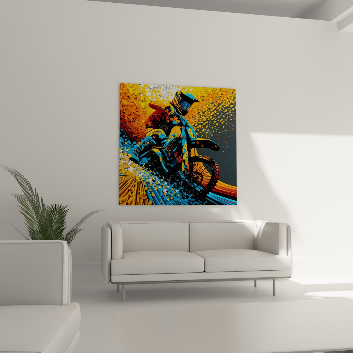 Pilote casqué sur moto cross bleu et ocre en pleine action, au-dessus d'un canapé dans un salon lumineux