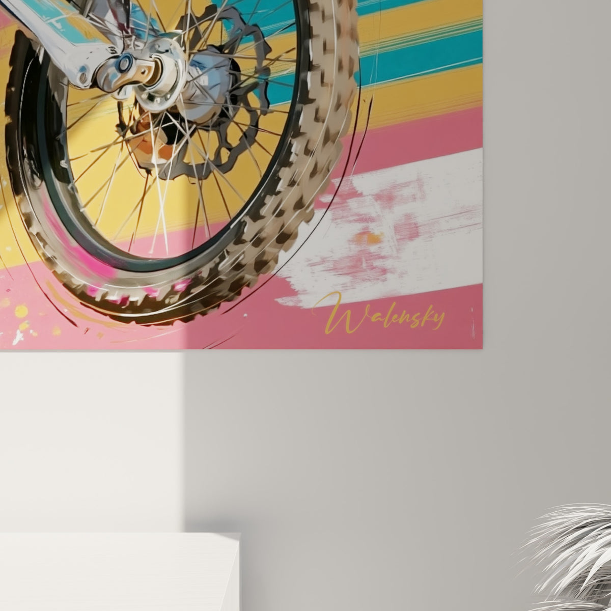 Détail du grain pictural sur la moto chromée, coulures orange et turquoise se mêlant en surface accrochée