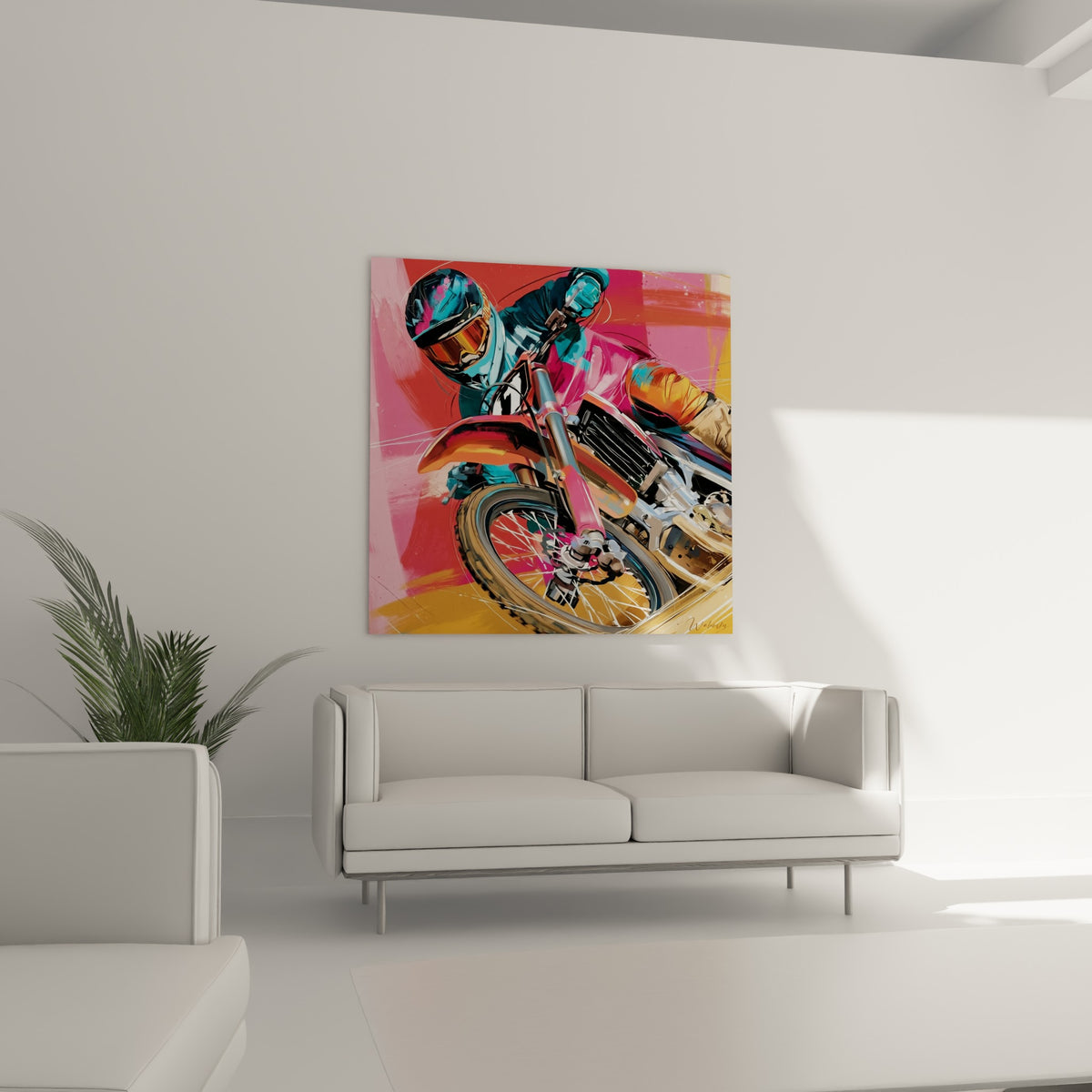 Casque rose et turquoise du pilote de moto cross en pleine accélération, au-dessus d'un canapé dans un salon lumineux