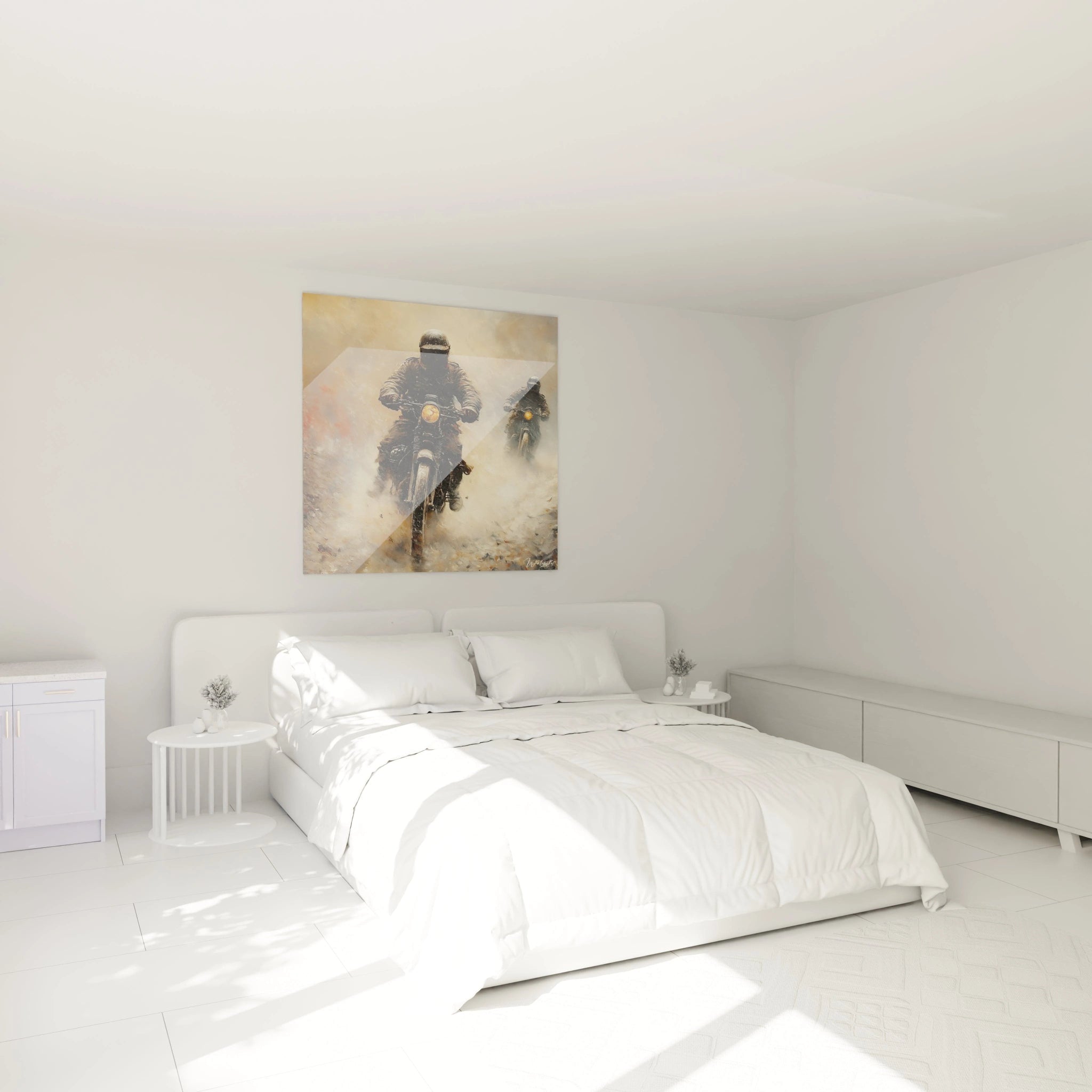 Chambre blanche minimaliste avec tableau motocyclistes seconde guerre mondiale Walensky accroché au dessus du lit