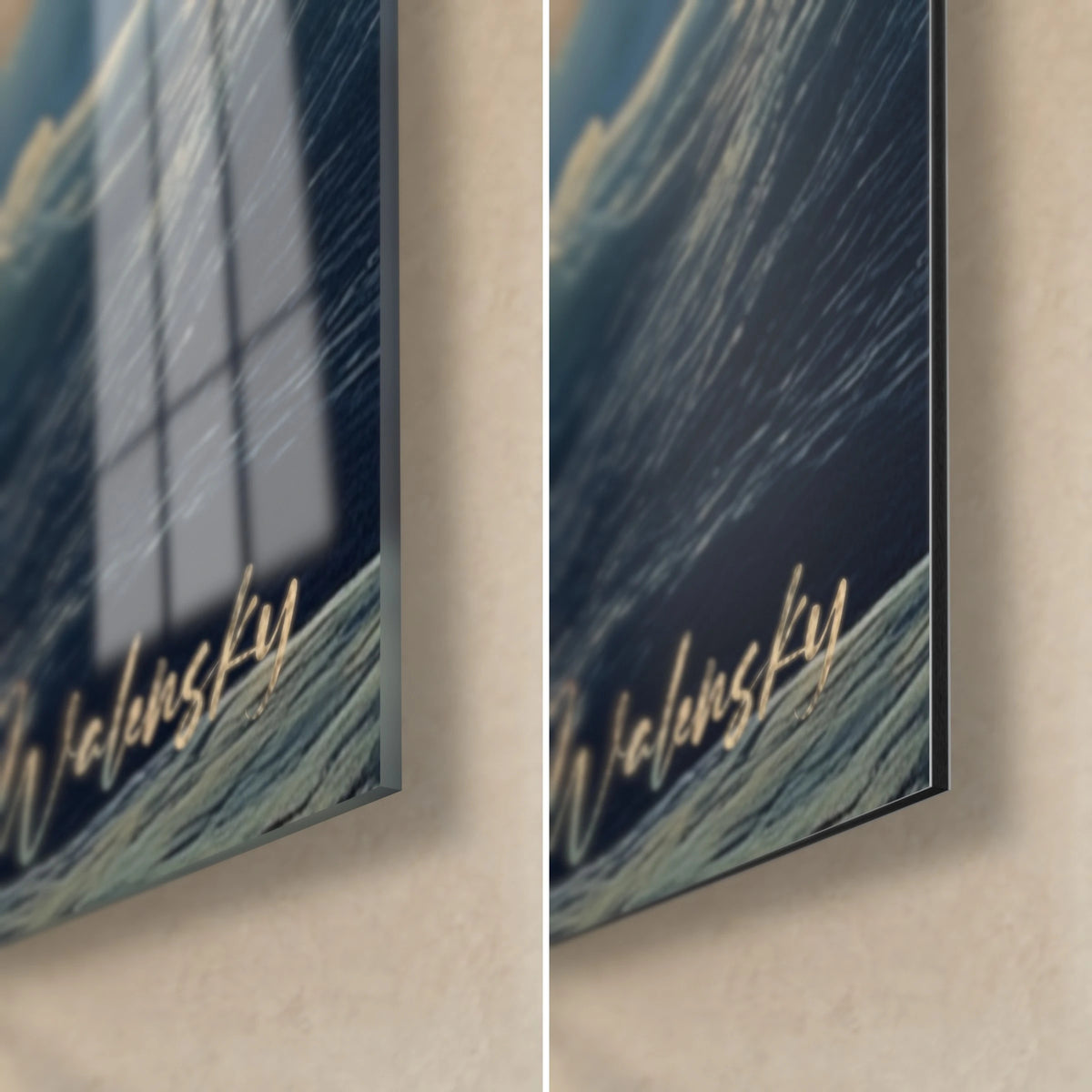 Schilderij meeuw in de vlucht en diepblauw schuim, rechtsonder: glanzend acrylglas links, mat Dibond-aluminium rechts, rand van 3 mm