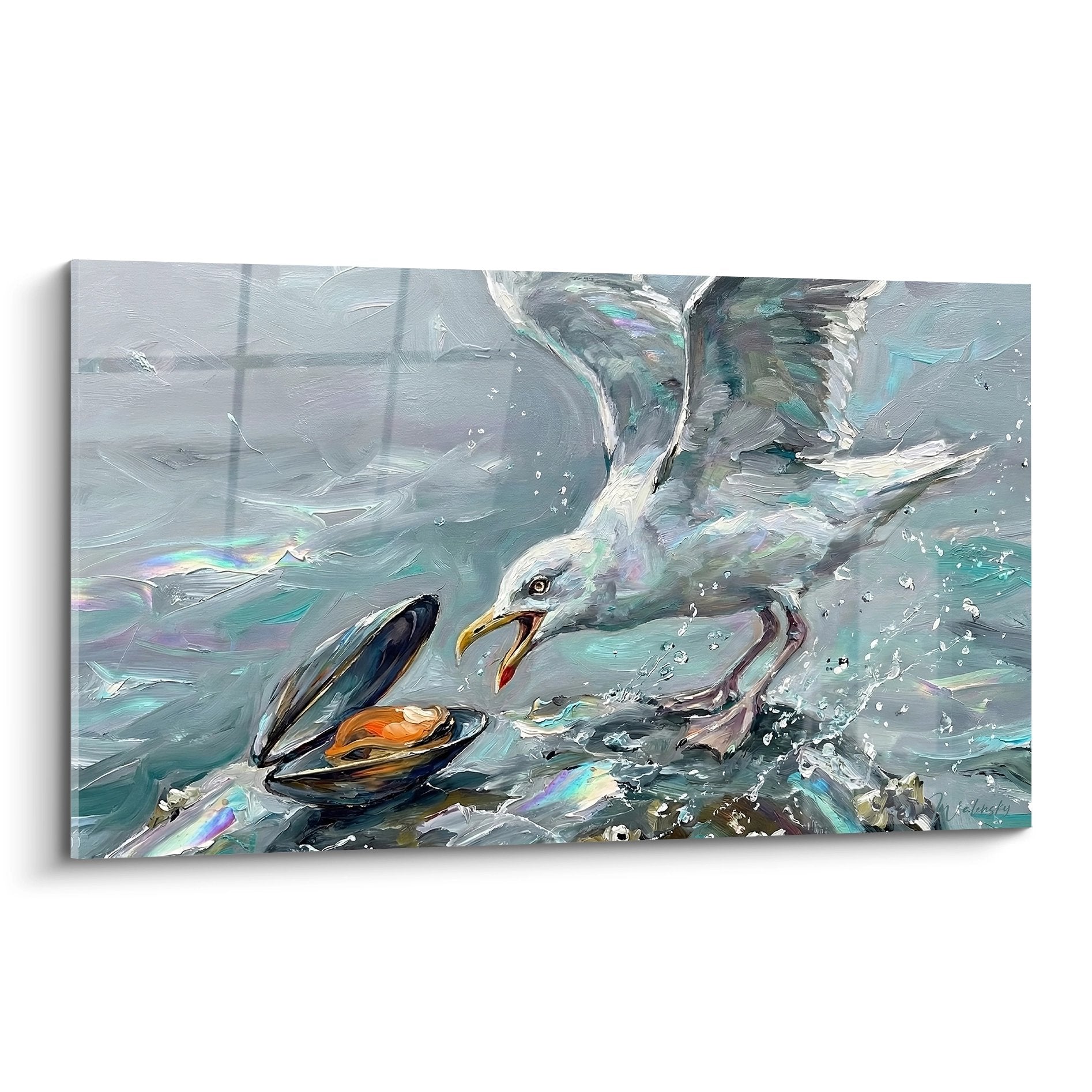 Tableau moule noire et mouette dans vagues grises iridescentes, scene marine dynamique avec eclaboussures