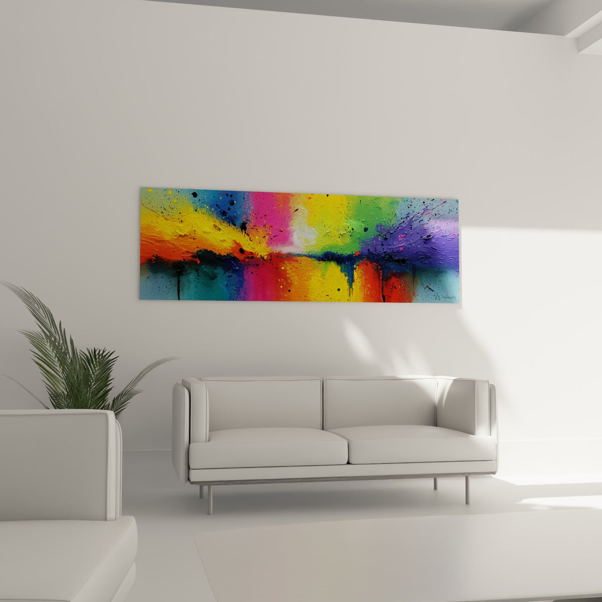 Bandes de couleurs vives vert et violet, tableau multicolore abstrait au-dessus d'un canapé dans un salon lumineux