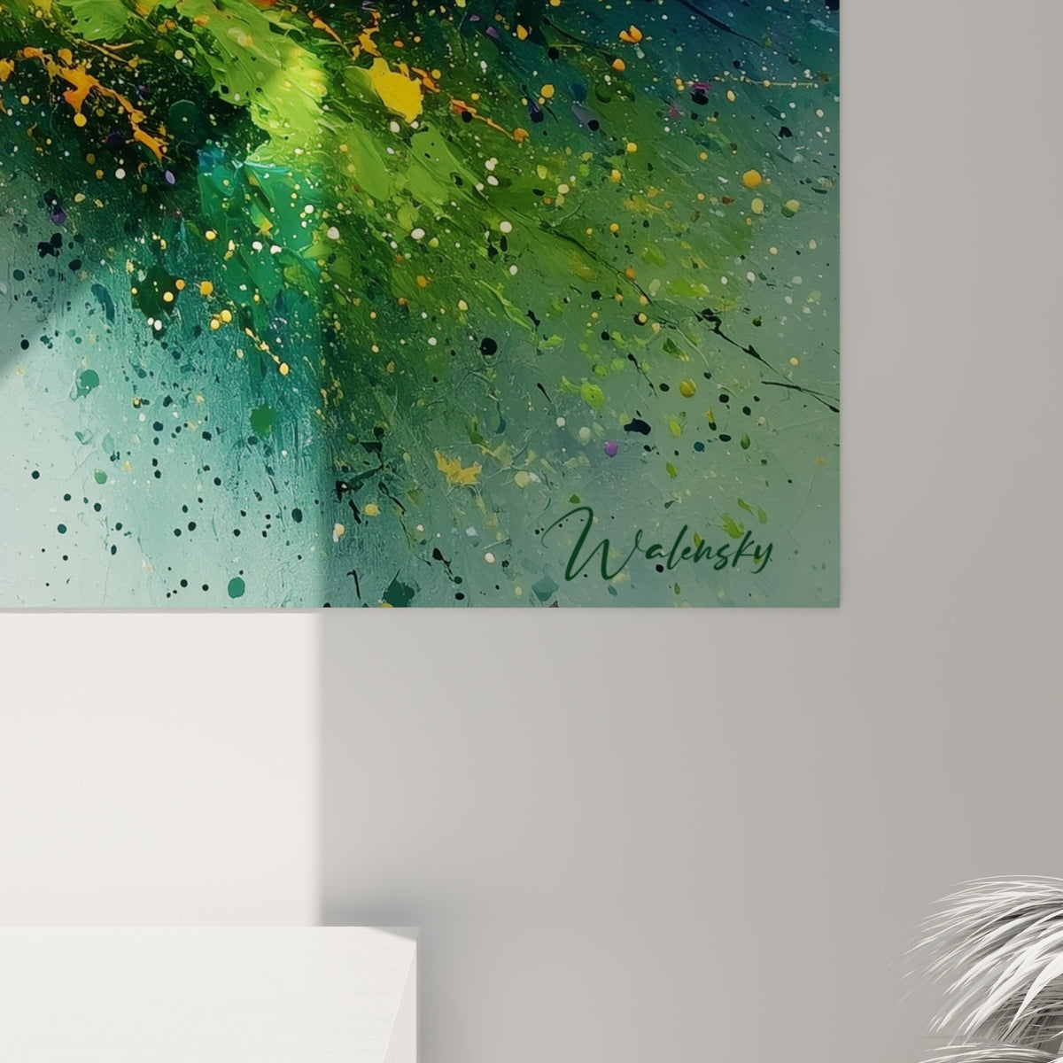 Empâtements dorés et coulures violettes révélant la matière épaisse de cette peinture abstraite multicolore