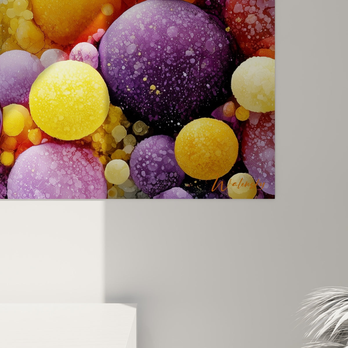 Grain poudré des sphères dorées et violettes, coulures visibles à la surface de l'impression accrochée