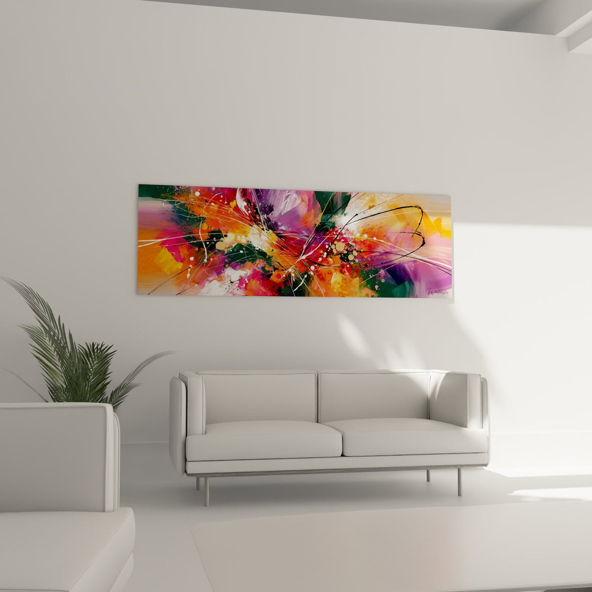 Œuvre Multicolore vibrante en rose et vert émeraude suspendue au-dessus d'un canapé dans un salon lumineux