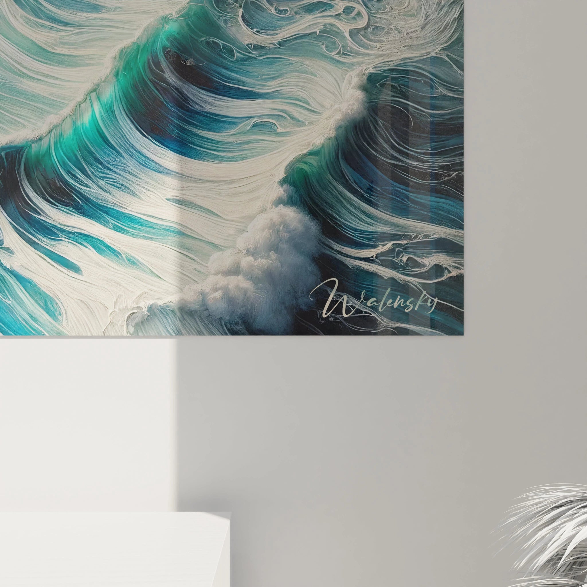 Une vue rapprochée du tableau Mer révèle des détails saisissants, des tourbillons de bleu et de vert, capturant la puissance et la grâce des vagues de l'océan.