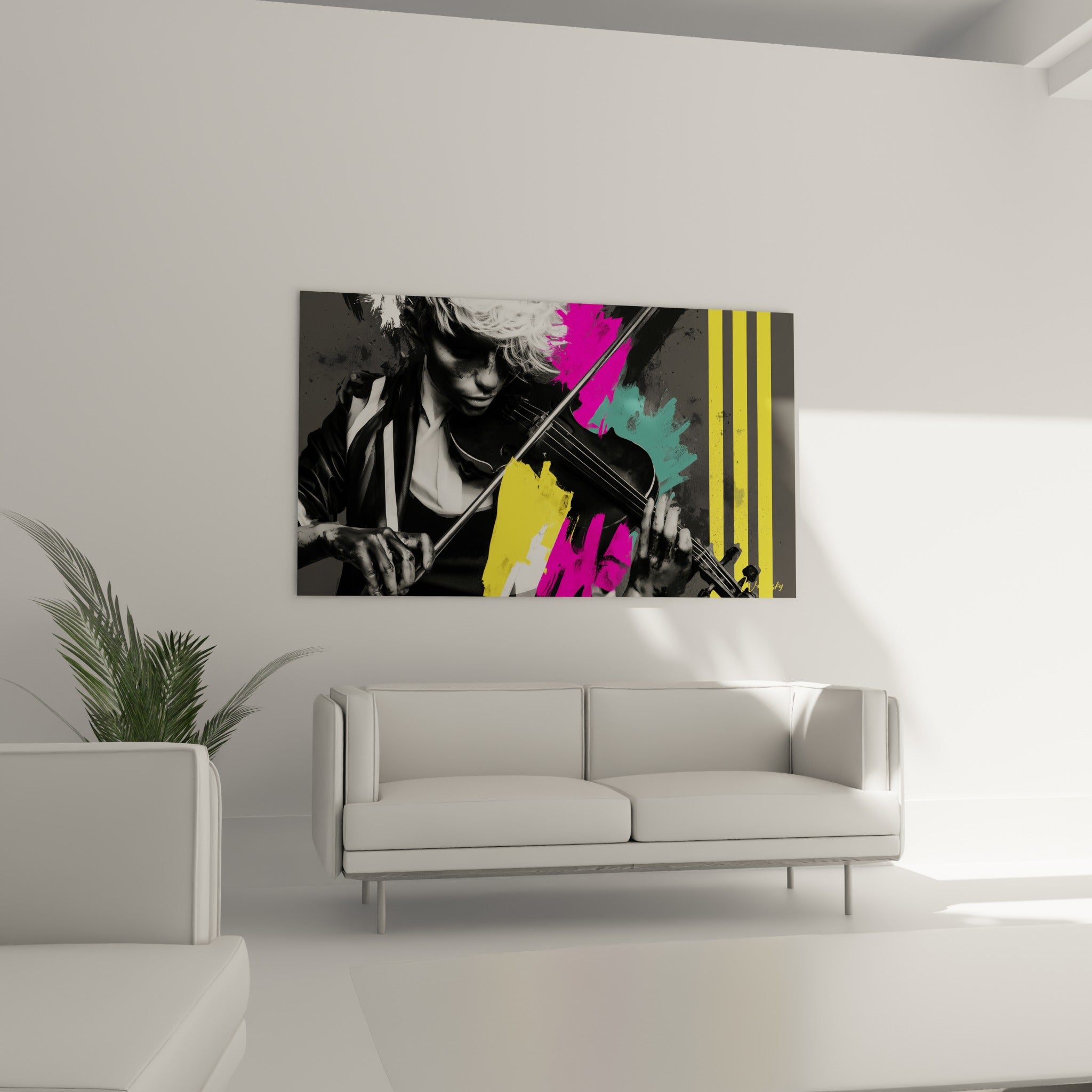 Violon tenu avec intensité, coulures fuchsia et vertes sur fond anthracite, au-dessus d'un canapé dans un salon lumineux