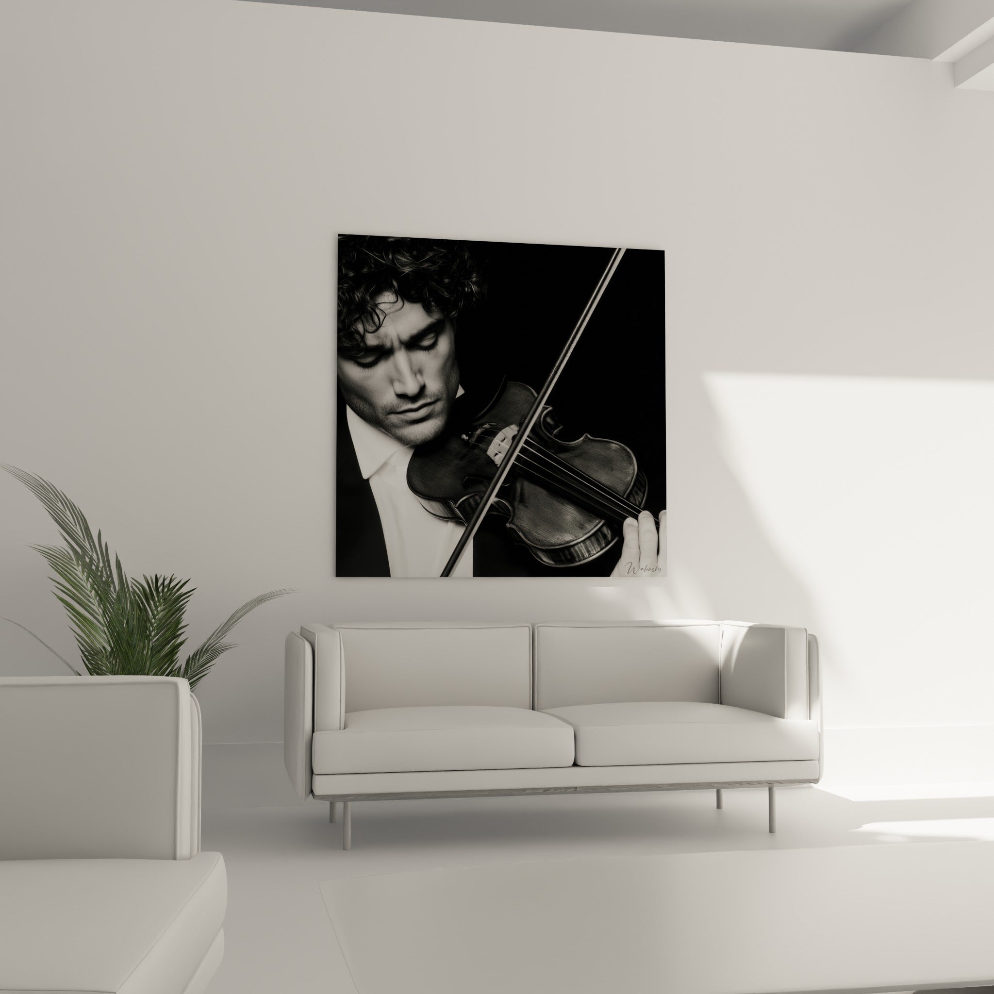 Archet traversant les cordes en diagonale sur fond noir et blanc, au-dessus d'un canapé dans un salon lumineux