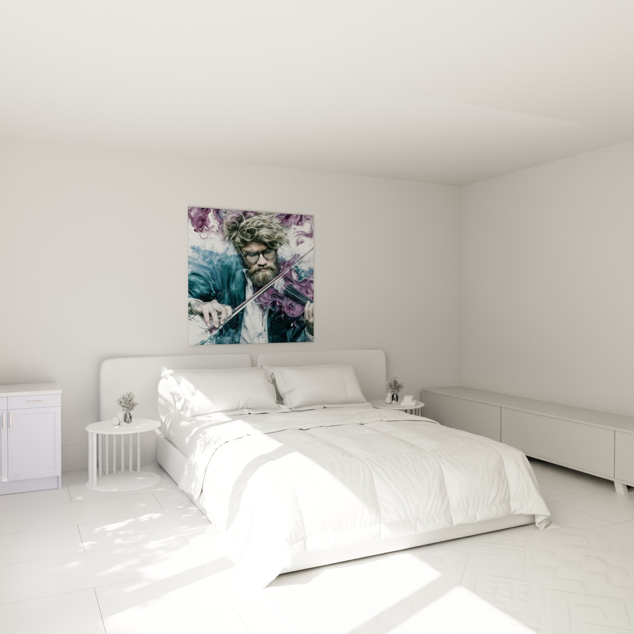 Musicien concentré à l'archet, tons mauve et pétrole, accroché au-dessus d'un lit dans une chambre claire