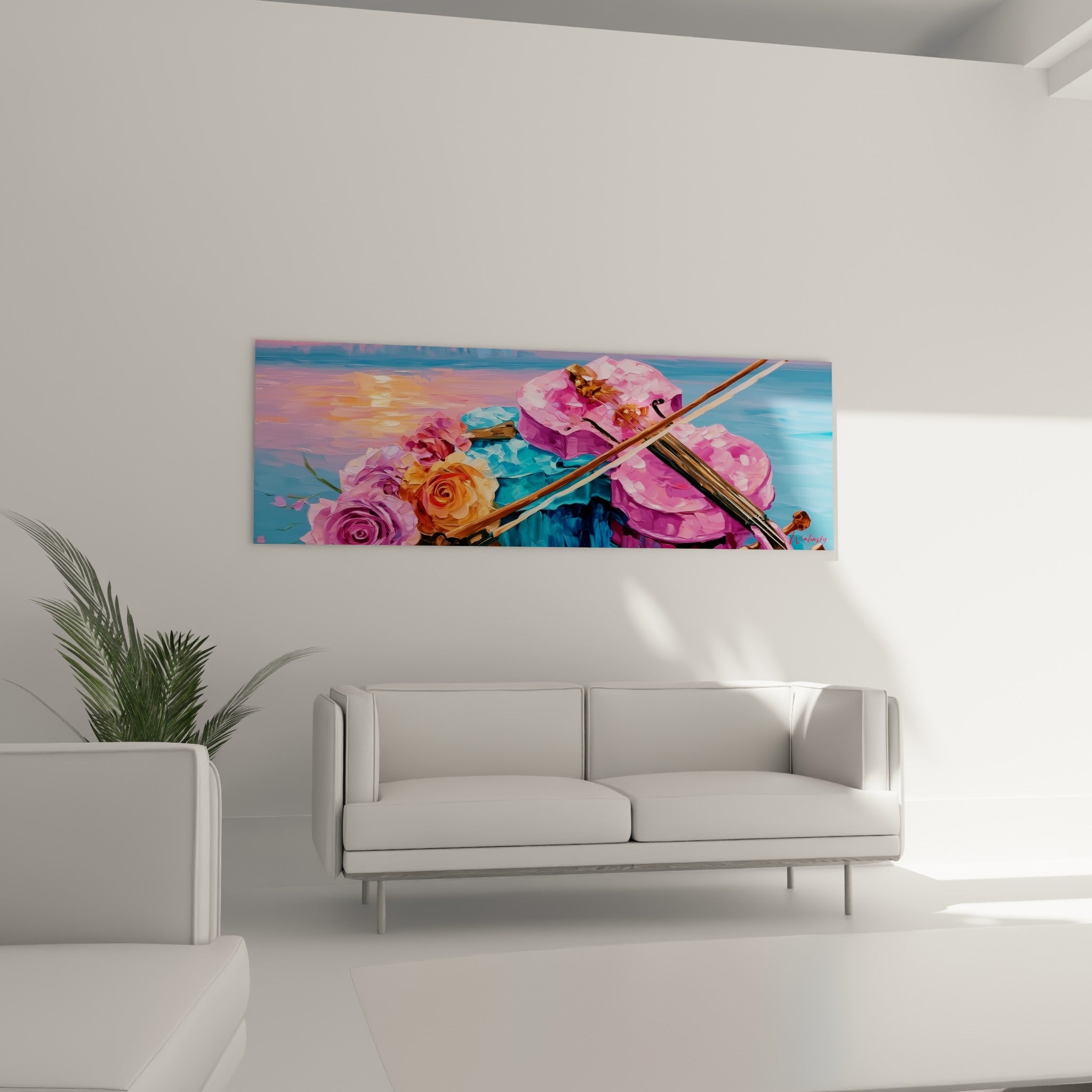 Archet croisé sur violon turquoise et pétales orange au-dessus d'un canapé dans un salon lumineux