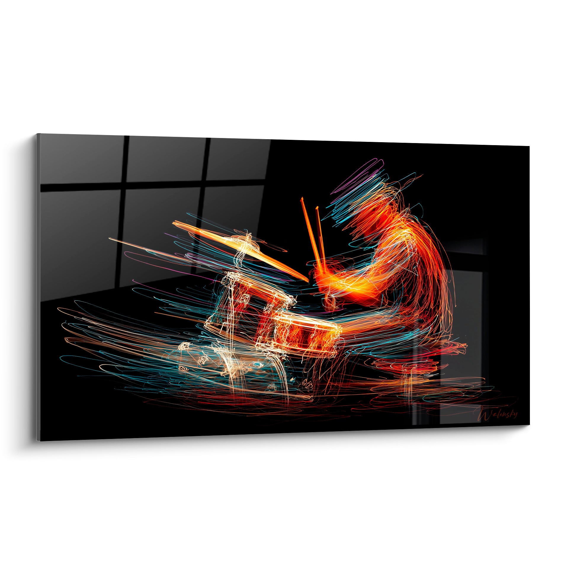 Batteur en action sur fond noir, traits orange et bleu turquoise en pleine vibration lumineuse