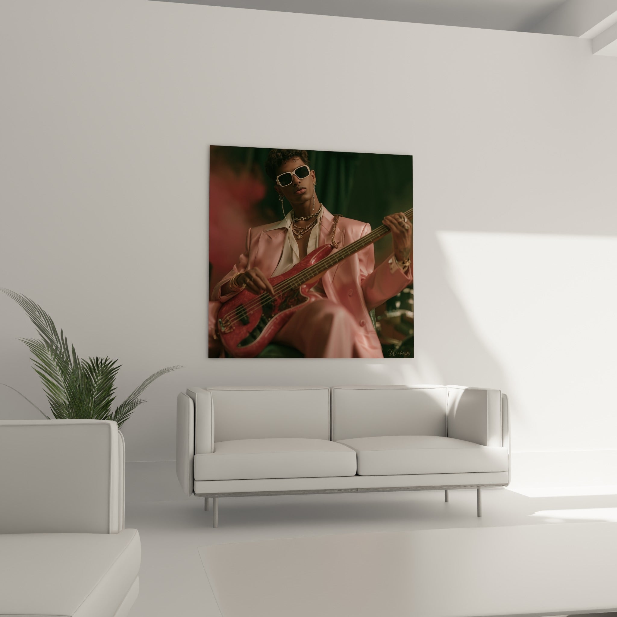 Portrait musical rose et bordeaux, ambiance feutrée, au-dessus d'un canapé dans un salon lumineux