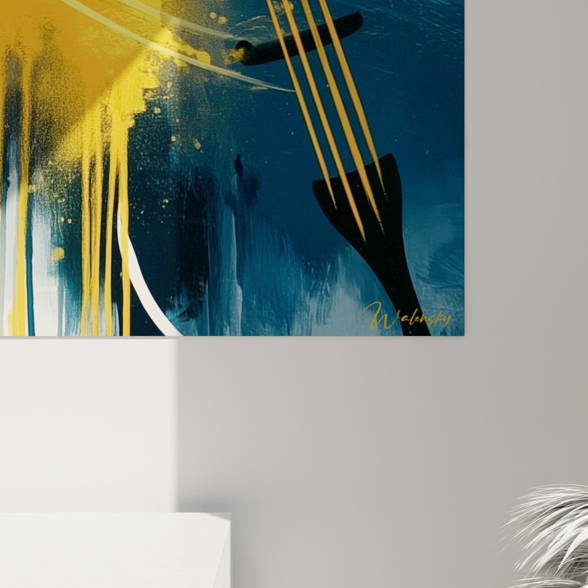 Grain de peinture visible sur les coulures ocre et le bleu marine profond de la guitare abstraite