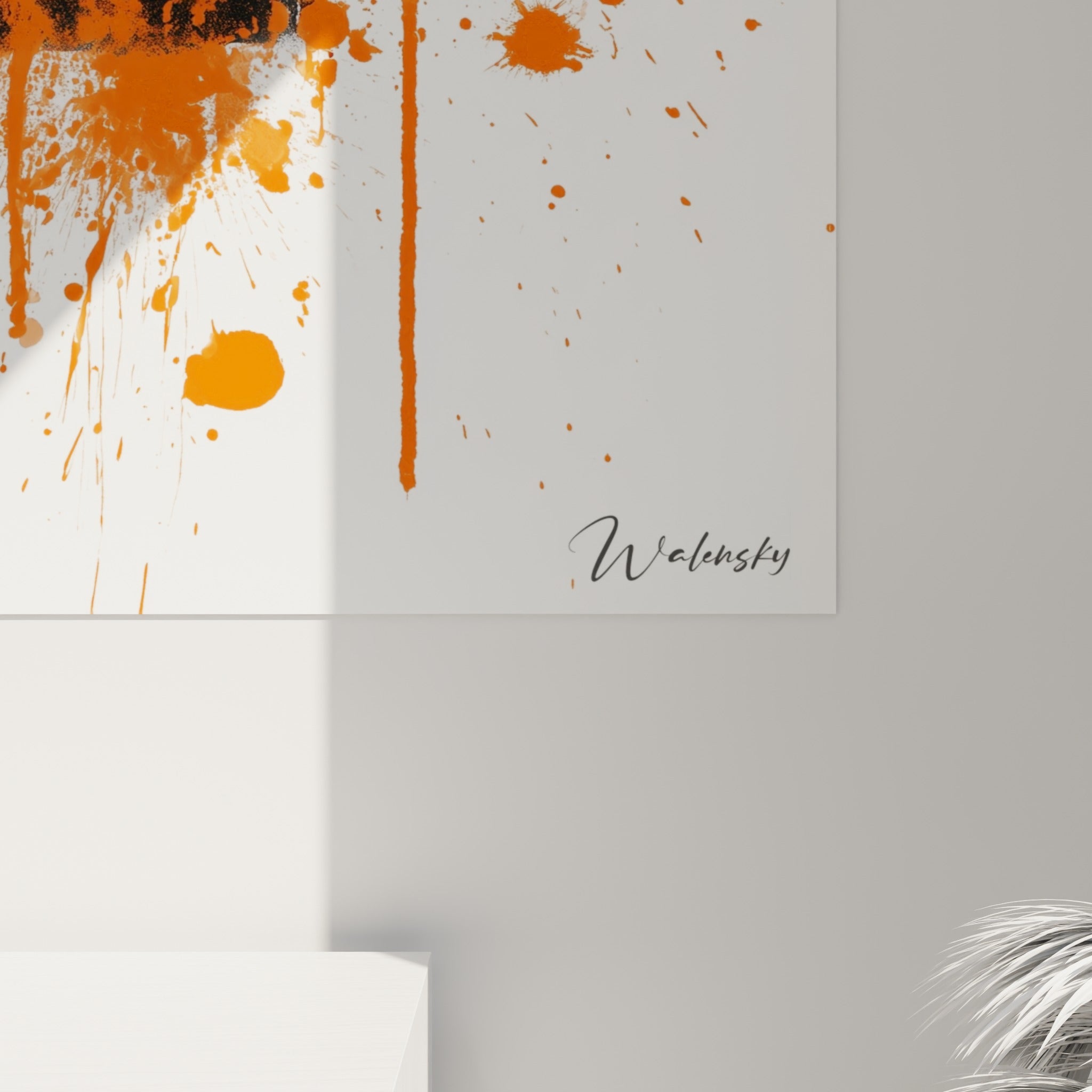 Détail des coulures orange et touches noires du clavier, grain de l'impression visible de près