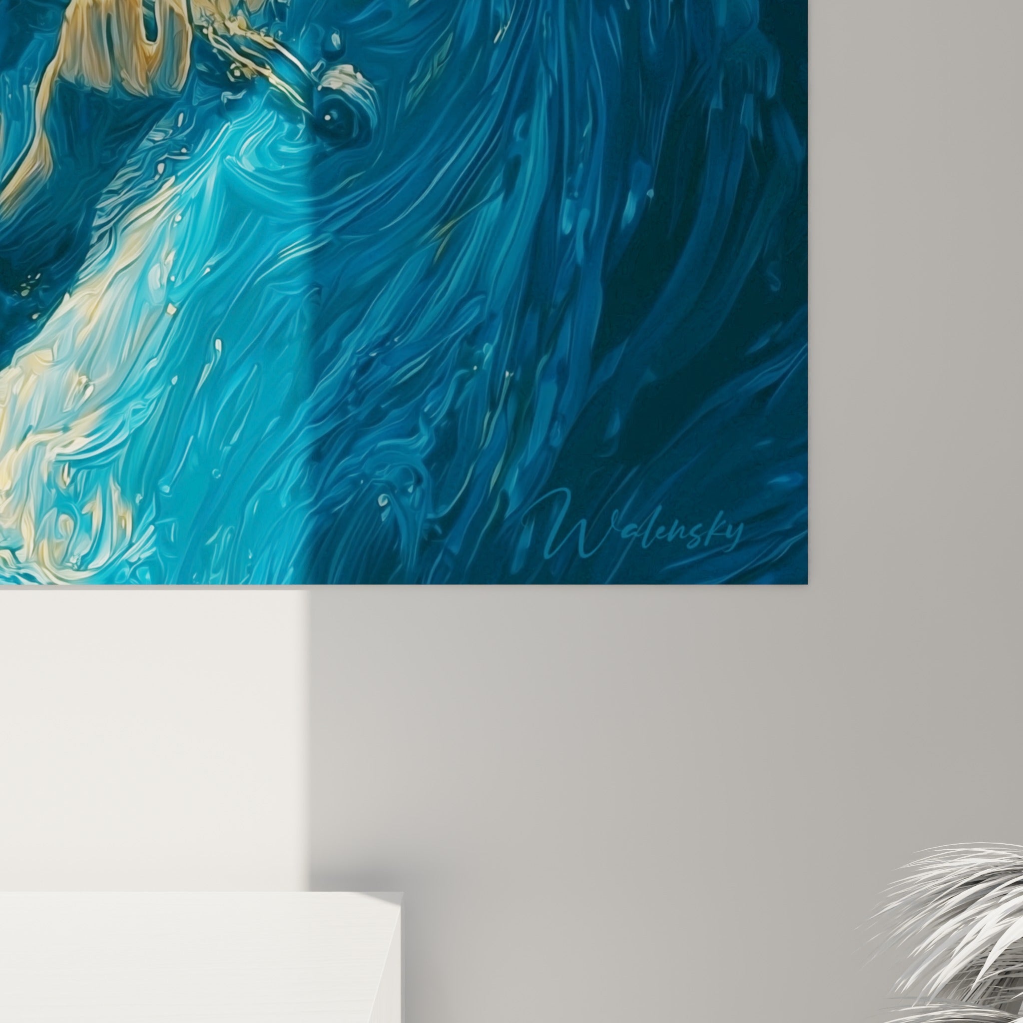 Empâtements dorés et coulures bleu marine se mêlant sur la toile, grain visible de la matière picturale