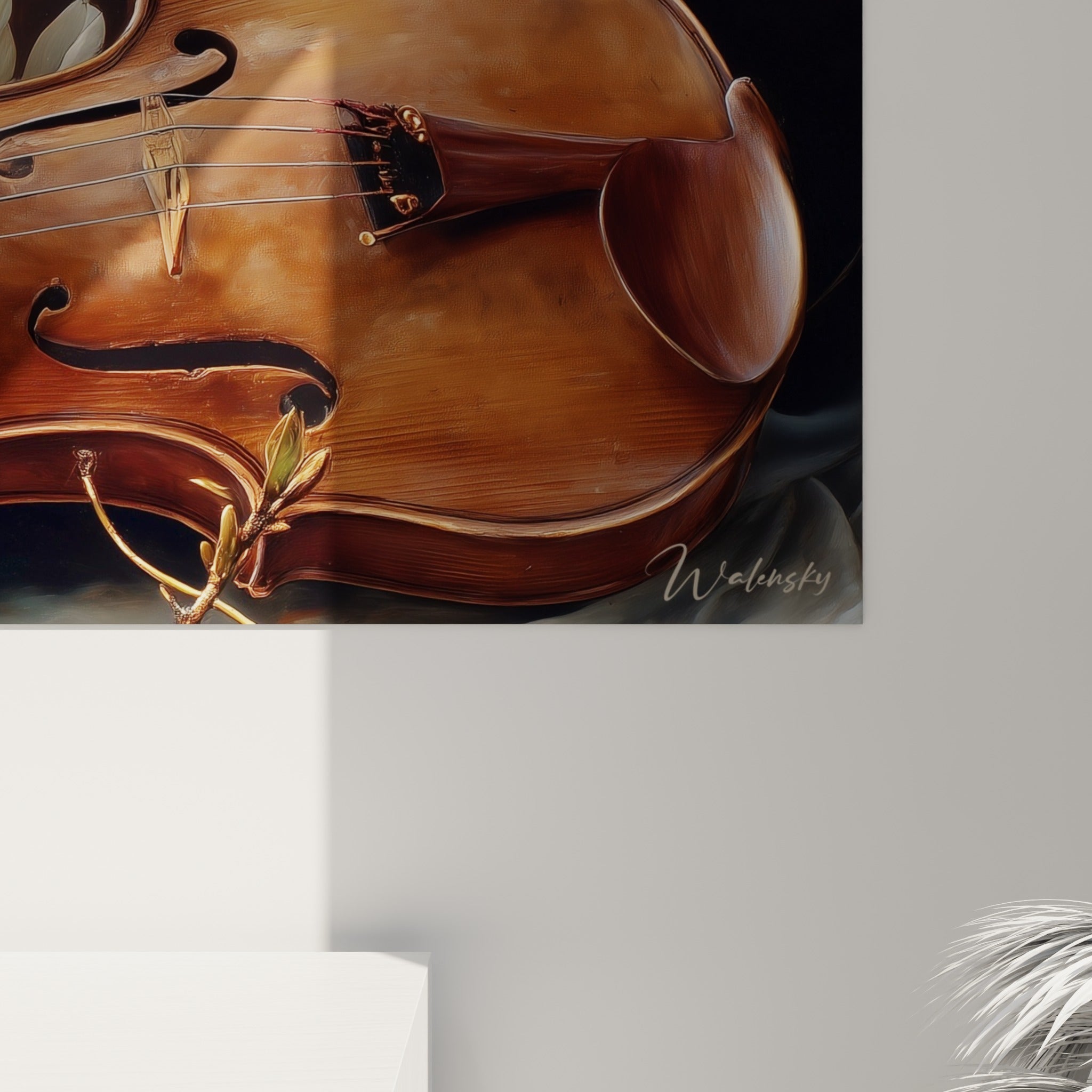 Grain du bois ambré du violon et texture veloutée des pétales blancs visibles en gros plan