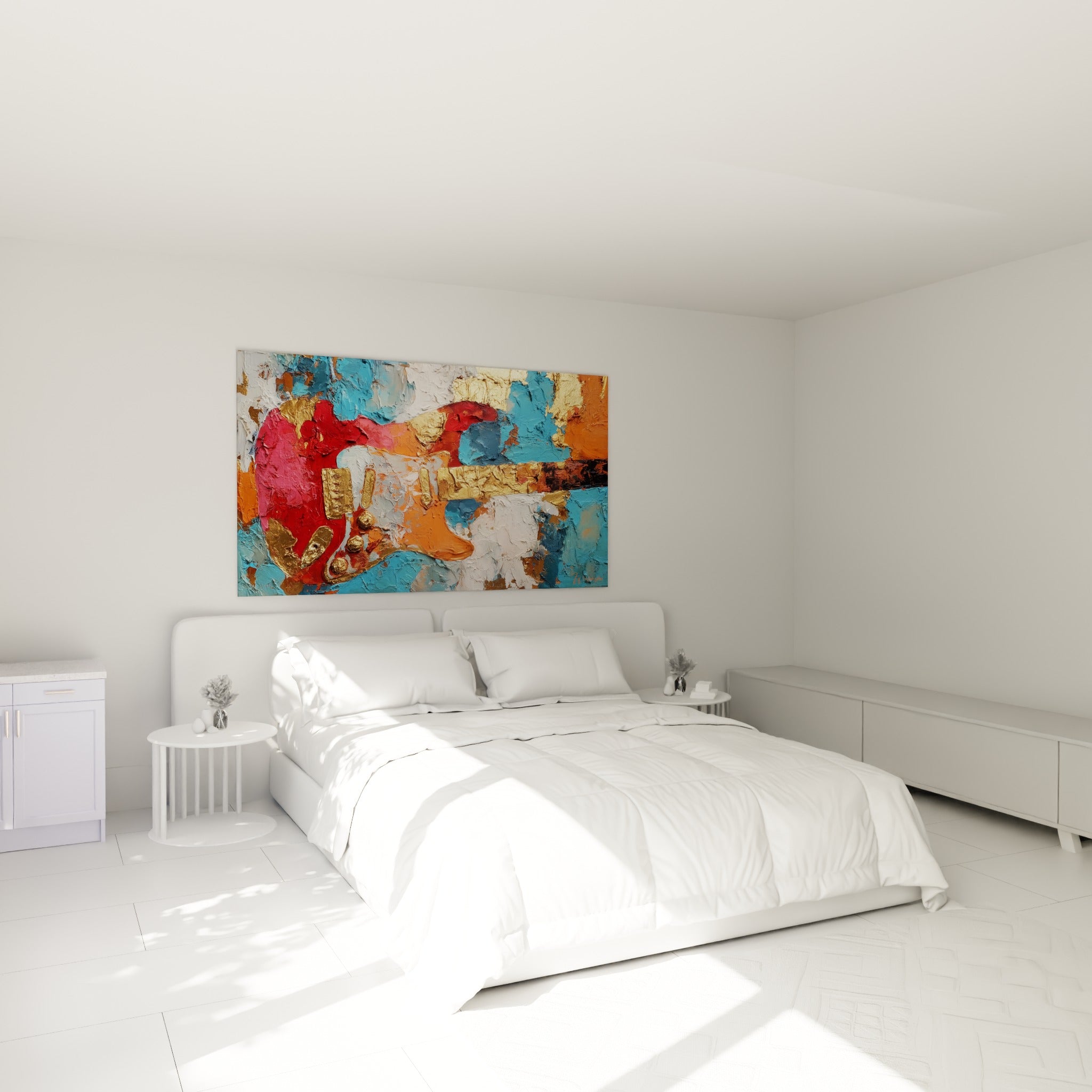 Guitare électrique rouge et bleu turquoise aux détails dorés, accrochée au-dessus d'un lit dans une chambre claire