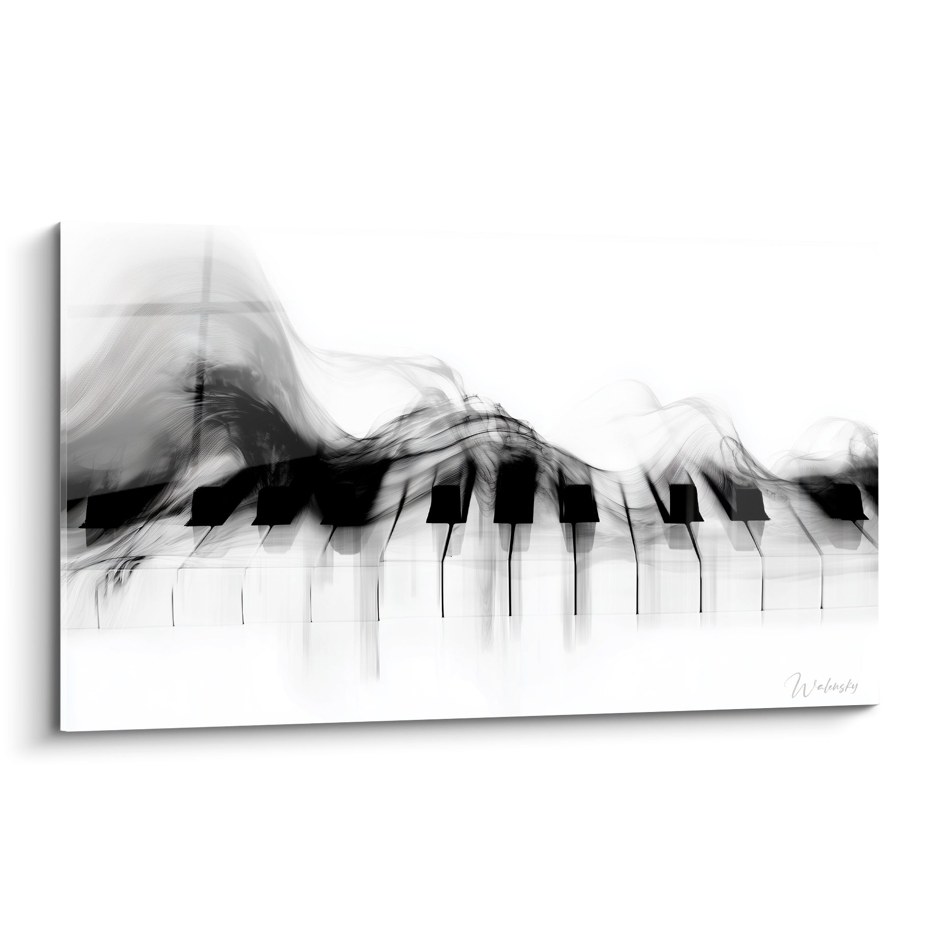 Clavier de piano aux touches noires enveloppées de volutes grises sur fond blanc immaculé
