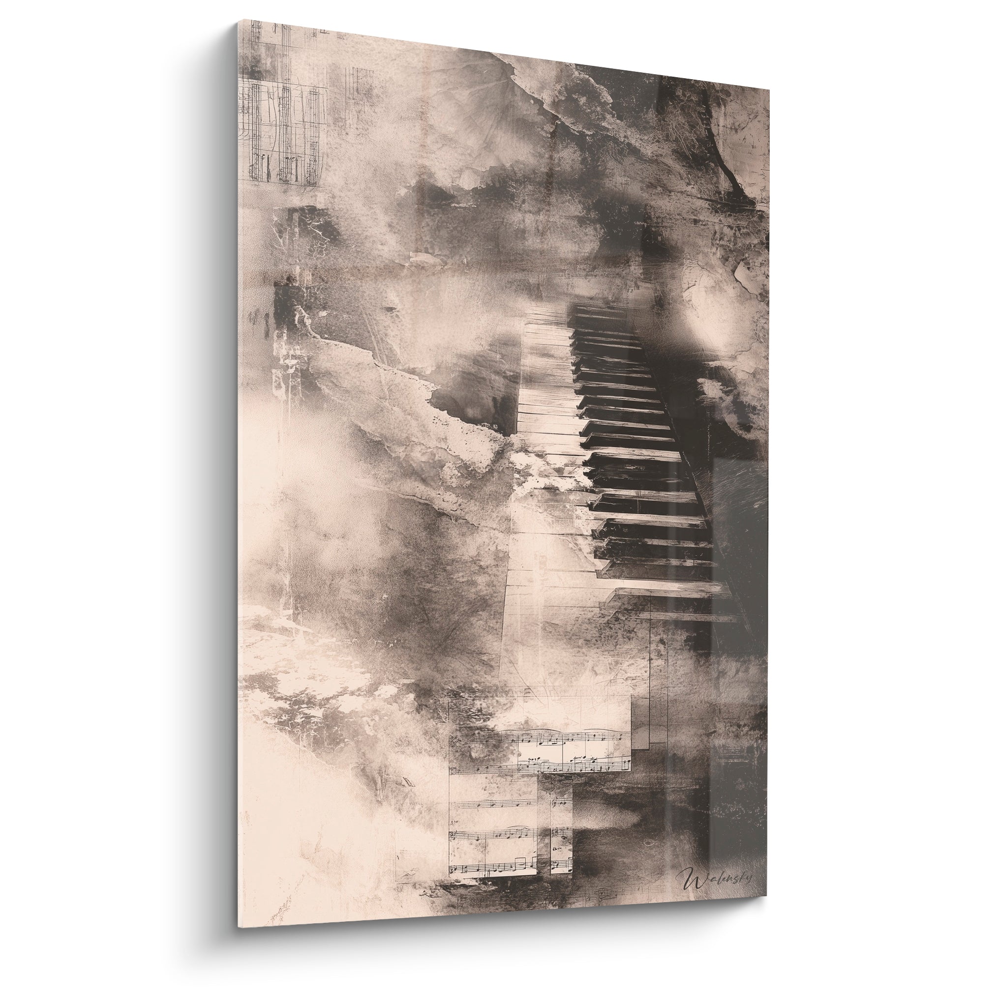 Piano aux touches anthracite fondues dans un fond ivoire texturé façon collage ancien