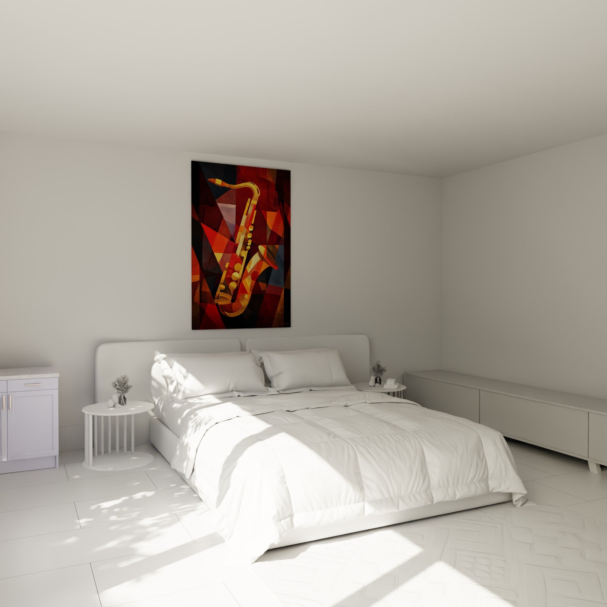 Instrument doré aux reflets chauds dominant une composition grenat, accroché au-dessus d'un lit dans une chambre claire