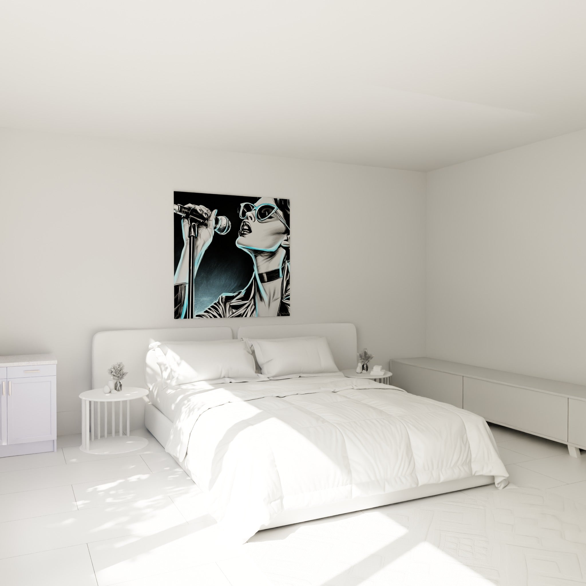 Silhouette vocale bleu cyan et noire, micro serré, accrochée au-dessus d'un lit dans une chambre claire
