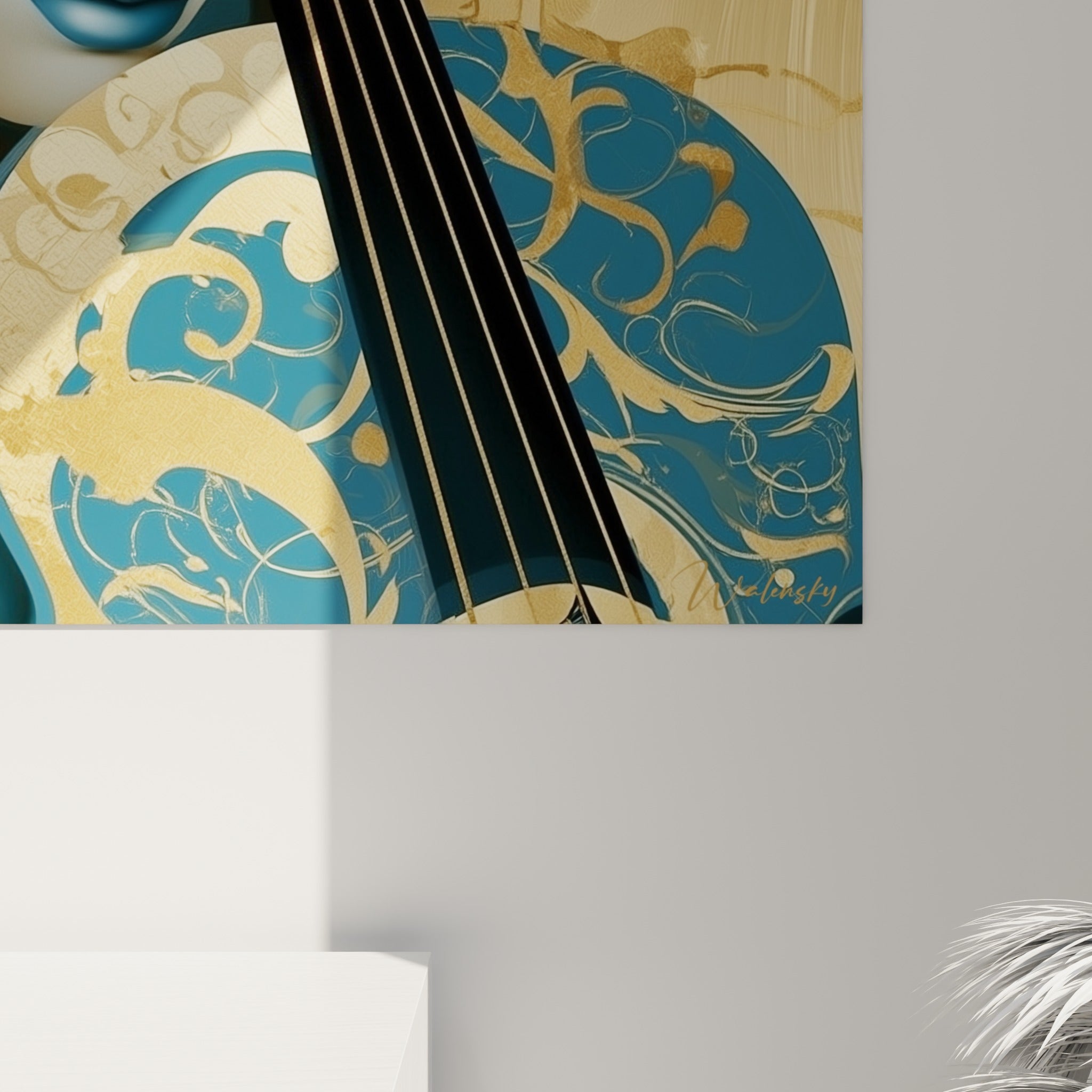 Empâtements dorés et coulures anthracite se mêlant aux reflets bleu pétrole sur la toile