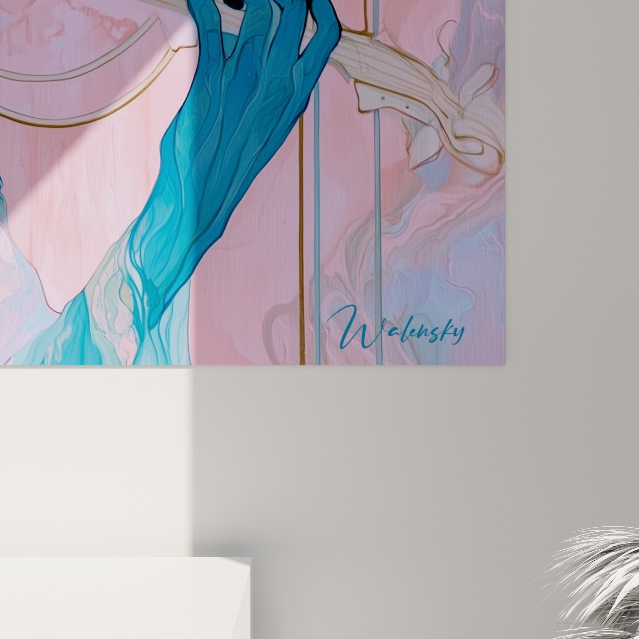 Empâtements bleu turquoise et coulures roses se mêlant sur la toile près du visage de la violoniste